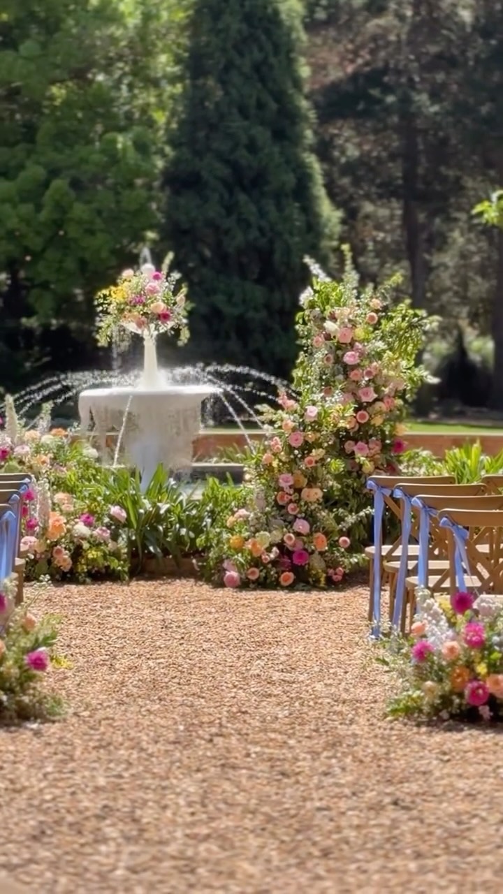 Georgia & Kelsey two of the happiest, most down-to-earth souls you’ll ever meet. Their ceremony framed by the fountain was pure joy from start to finish 💕colourful, romantic and perfectly them.
We worked under that warm spring sun to keep every petal perfect, and it was all worth it seeing how beautifully it came together for these two.
@gabbinbar
#gabbinbar #gabbinbarhomestead #queenslandwedding #qldwedding #springwedding #weddingflowers #weddingflorist #floraldesign #weddinginspo