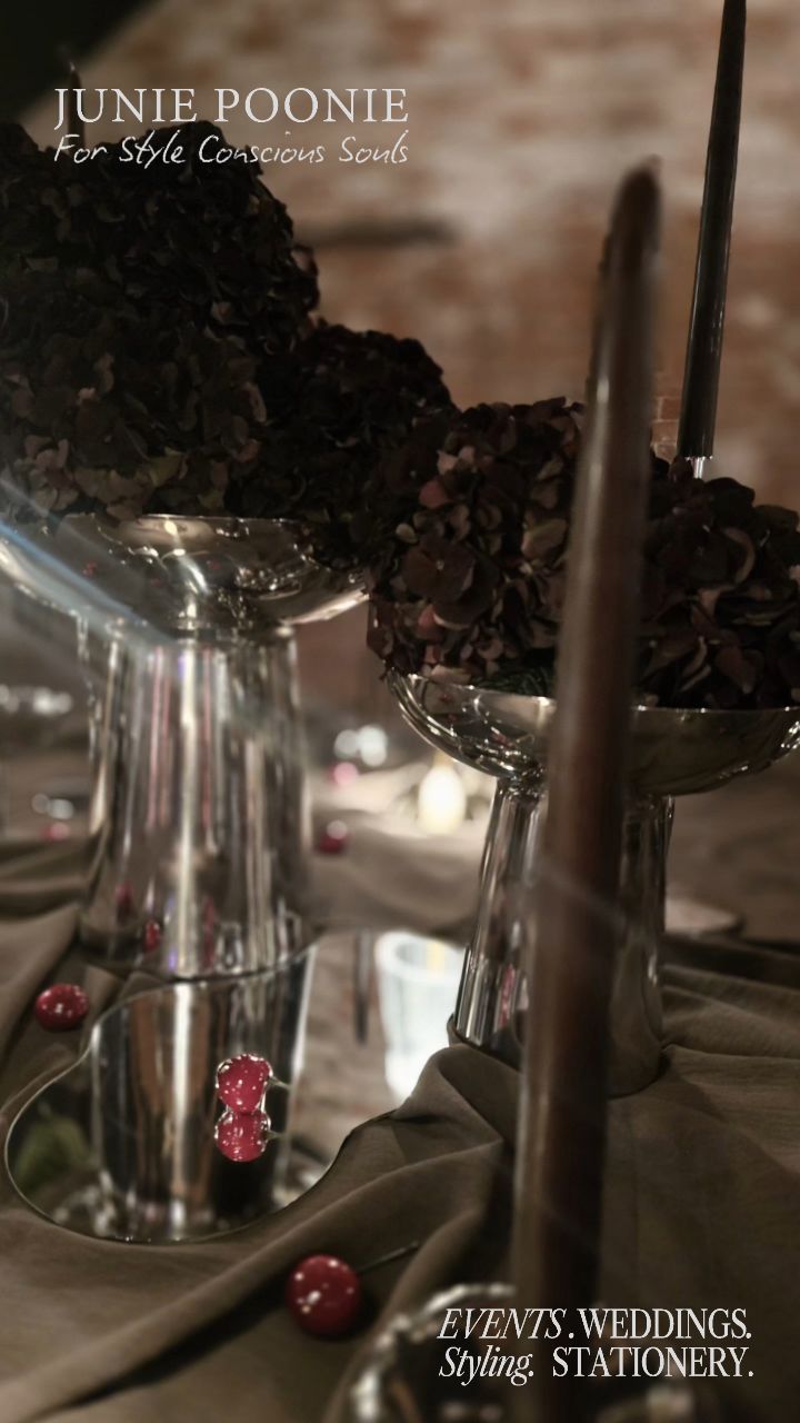 DARK & DREAMY.
Chocolate Cherry is my winner this time of year.
Deep Chocolate brown, paired with dark burgundy and topped with cherries... sounds like a trifle, infact, yes I could have devoured the tablescape with its sneaky pop of chrome shining and winking at me.
Playtime at @oldcowshed