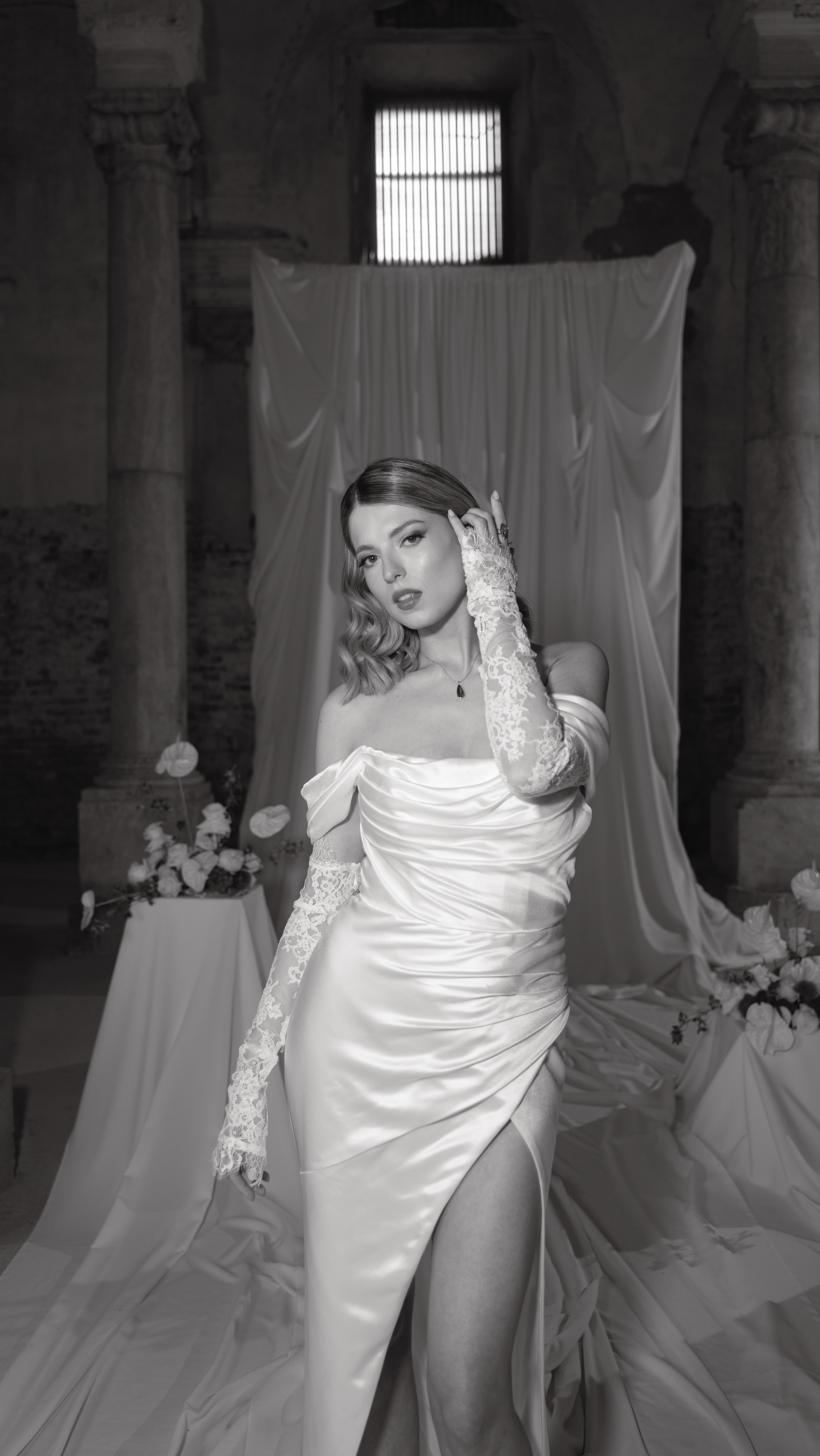 For us, Flowing Grace is about slowing down and creating space for quiet beauty. Captured in digital, Super 8, and camcorder
Team:
Wedding Planner @leandre.mariage
Model @lisa.butusow
Photo & Film @directed_art
Content Creation @bridalpartycontent
Hair & Make-up @nata_sha_mua
Jewelry @atelierwunderwald
Decor & Florals @daao_decor
Boutique @whitesilhouette_brautmoden
Location @innviertler.versailles
#weddingeditorial #weddingphotography #weddingfilm #super8wedding #analoganddigital #weddingcontentcreation #weddingdecor #weddingflorals #weddingdressinspiration #weddinghairandmakeup