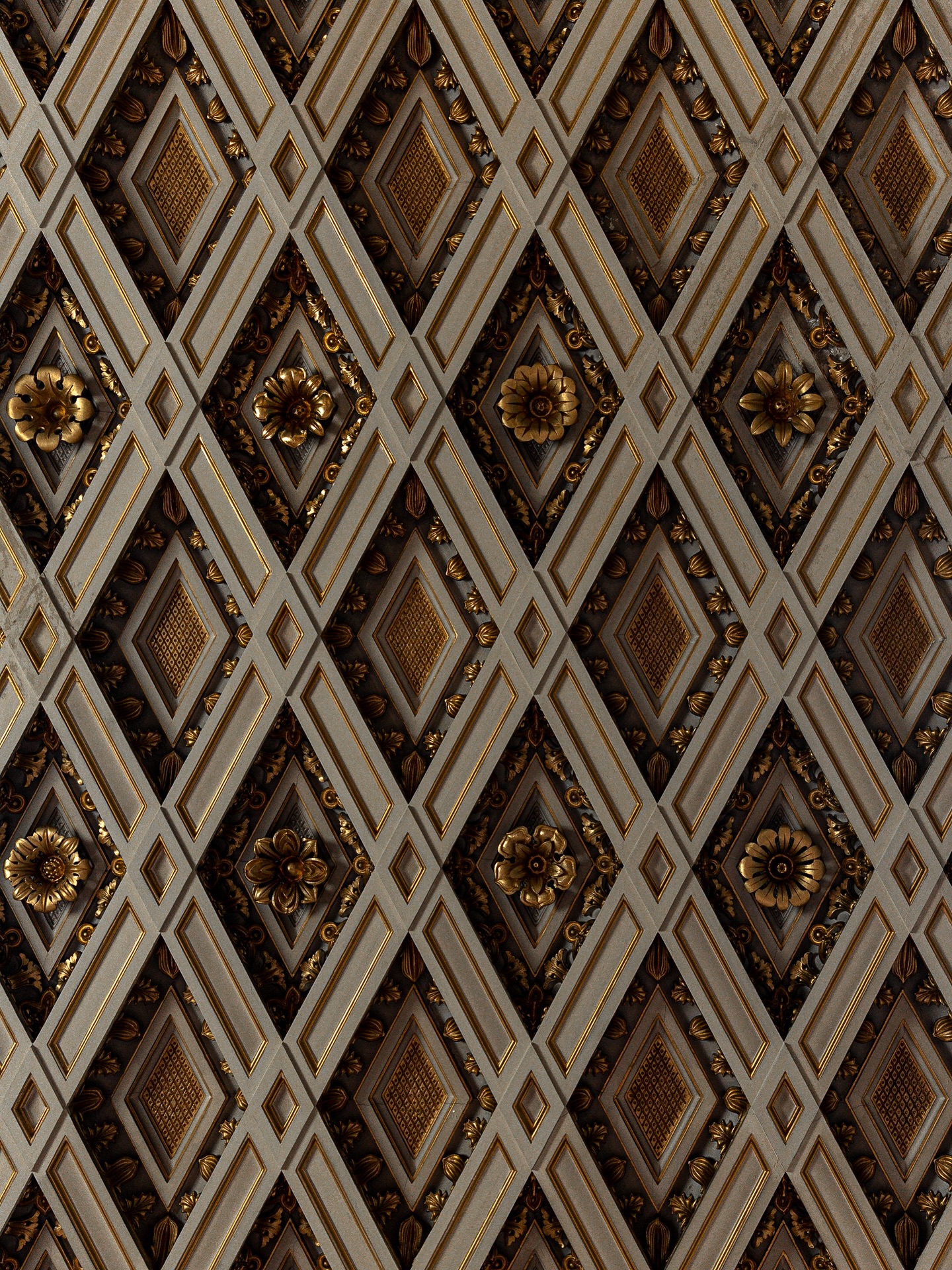 Intricate ceilings at @somerleyhouse have me mesmerised