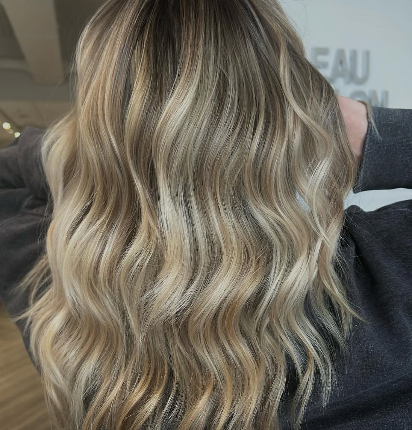What if we told you your dream hair could be 1 appointment away?….
When you reserve with Shantel she customizes each blonde not just to the picture but to your skin tone, lifestyle and capable maintenance.
📆 Availability is limited! Click that link in bio to reserve now.
#yqr #yqrhair #yqrhairstylist