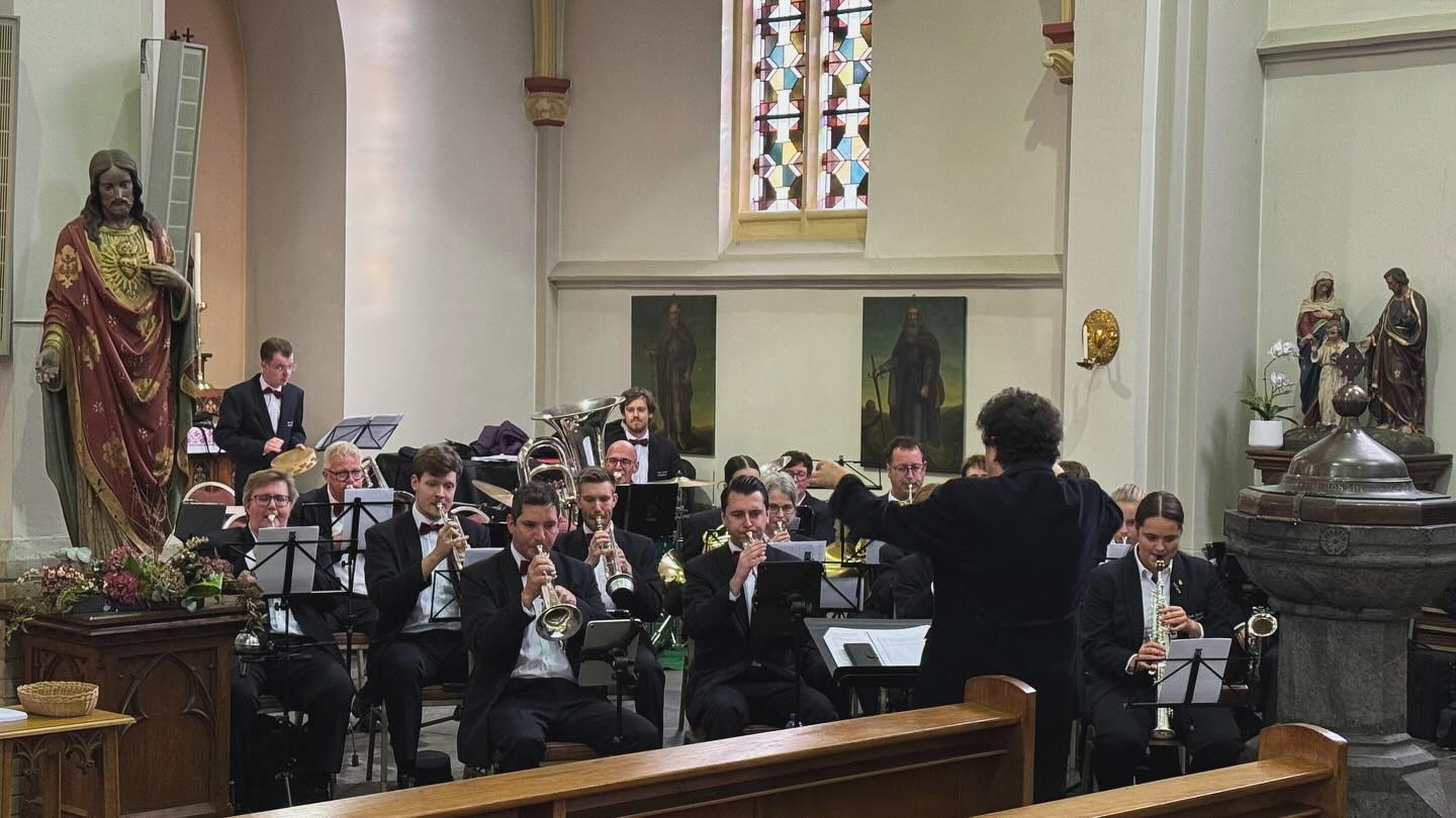 Eerste keer de Allerzielen dienst opgeluisterd onder leiding van onze nieuwe dirigent Hardy Mertens! ๐ถ