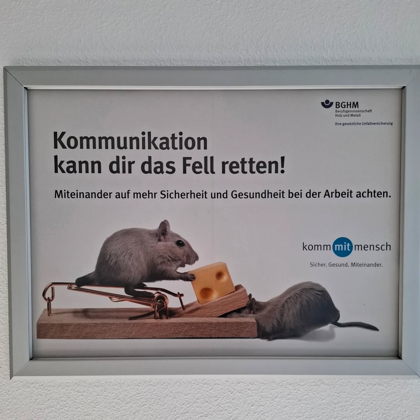 So einfach könnte es sein...🗨🗣Leider aber oftmals ein großes Defizit in vielen Unternehmen 🏭.
Einfache "Werkzeuge" können wirksam helfen - gerne unterstützen wir Sie bei der Implementierung.👷🏼♂️👷🏼♂️
#arbeitschutzrother
#Arbeitssicherheit
#ASR
#bghm
#Sicherheitsfachkraft
#sicherheit
#Arbeitsschutz
#arbeitsunfall
#kommunikation
#berufsgenossenschaft
#gemeinsamzumerfolg