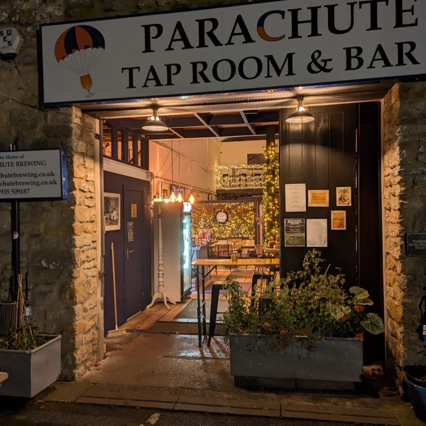 Parachute is ready for the rest of autumn and the upcoming winter !! With the ongoing rugby being shown; our regular food trucks serving here and great music being played, It should be a great time