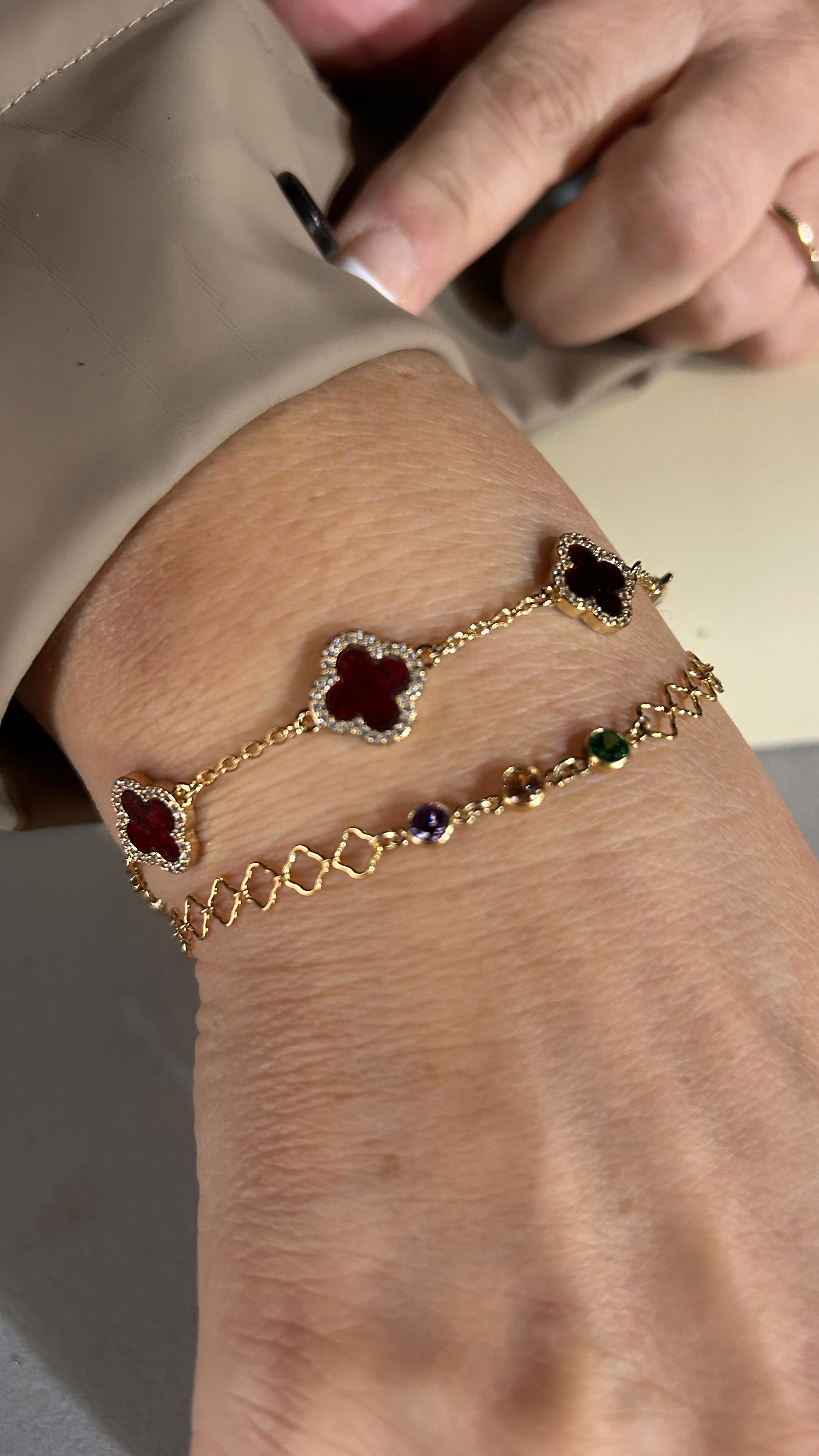No dirty or compromising pictures here!
Just a small compiled selection of my favourite pieces recently.
COMMENT your favourite!
#permanentjewellerynorwich #norwichsmallbusiness #weldedbracelet #permanentjewellery #weldedjewellerynorwich