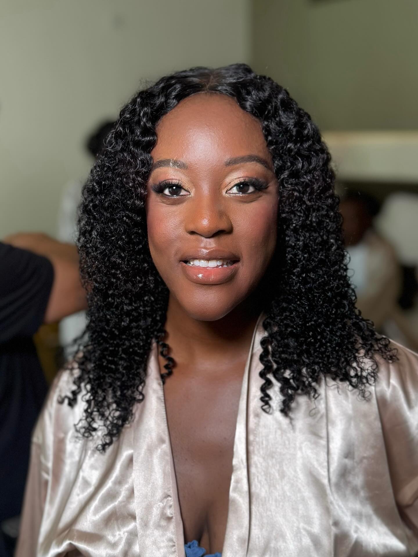 Soft glam makeup + shimmer in the eye + nude glossy lip
#cancunmakeup #playadelcarmenmakeup #tulummakeup #cozumelmakeup #islamujeresmakeup #holboxmakeup #softglam #bridesmaidmakeup #bridesmaids #bridallook