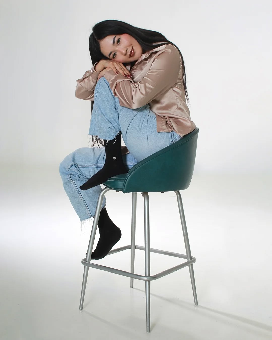 Lo simple también marca estilo.
Nuestros calcetines básicos negros te dan la comodidad y versatilidad que tu rutina necesita.
#nomaoutfitters #comodidaddiaria #sock #dailyfit