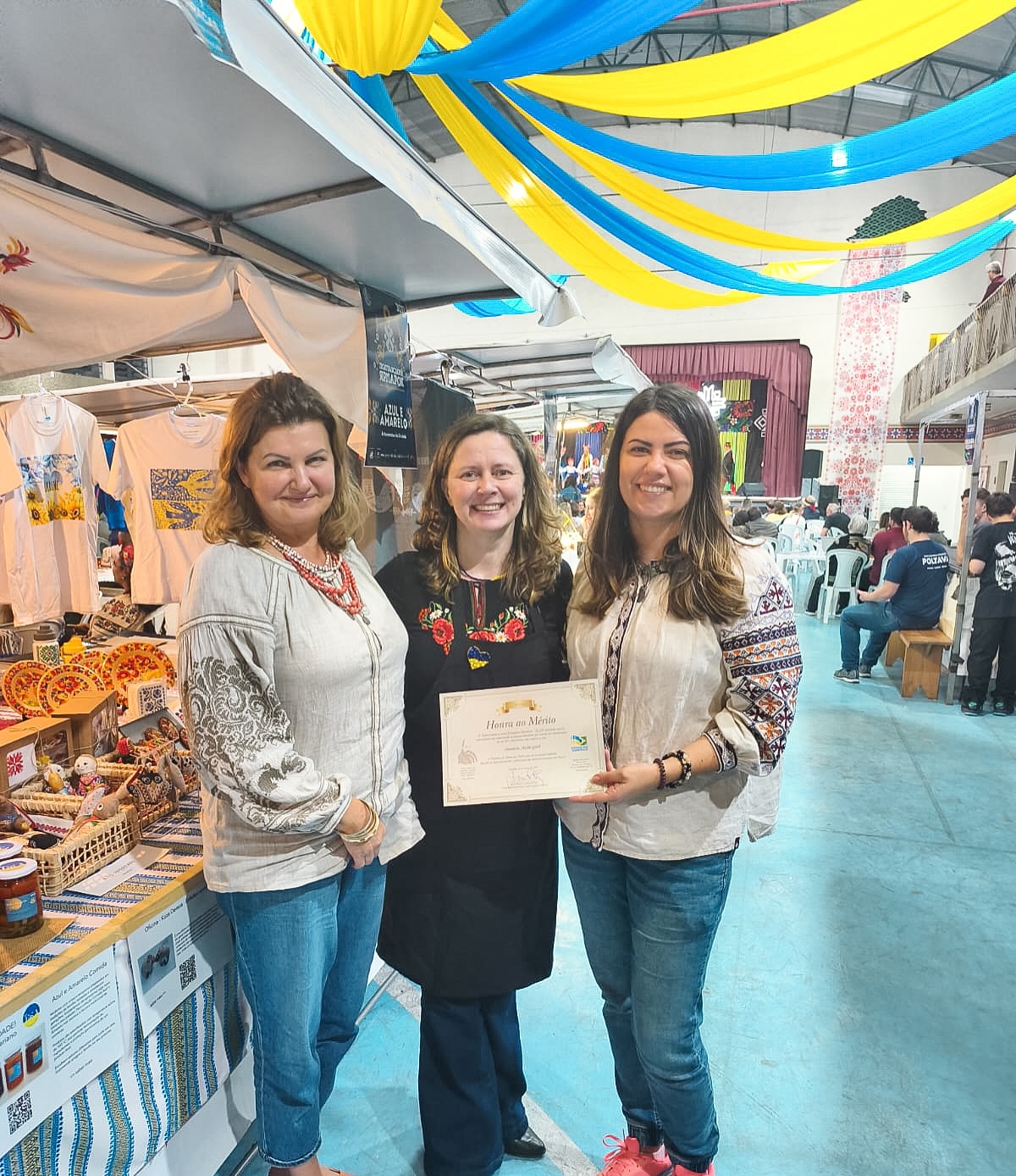 Yarmarok Poltava - a festa anual do @grupopoltava
na cidade Curitiba. Temos a honra de participar pelo primeira vez em 2025! Agradecemos por convite e certificado! Estamos gratos por oportunidade a fazer parte da comunidade 🔵🟡
Quem ainda não visitou se programam no último final de semana de agosto Curitiba!!! Cultura, danças, música, cantos, artesanatos e comida ucraniana no Brasil!
#ucranianosnobrasil #ucrania #azuleamarelo