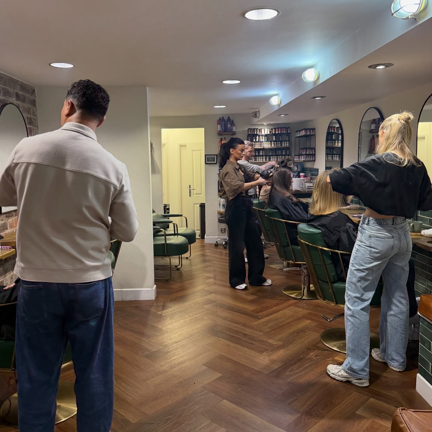 ๐Countdown to Christmas is on โจ
Appointments are filling up fast - secure your appointment before missing out.
Booking available by calling the salon, online or by DM.
#kadohair #kado #sheffieldsalon #coloursalon #coloursalonsheffield #redken #redkensalon #sheffieldhair #styles #colour #trends #hair #hairstyles #haircolour #sheffieldhairdressers #hairdressers #haircut #hairsalon #inclusivesalon #sheffieldinclusivesalon #stylist #sheffieldstylist #sheffield #sheffieldissuper #christmas2025