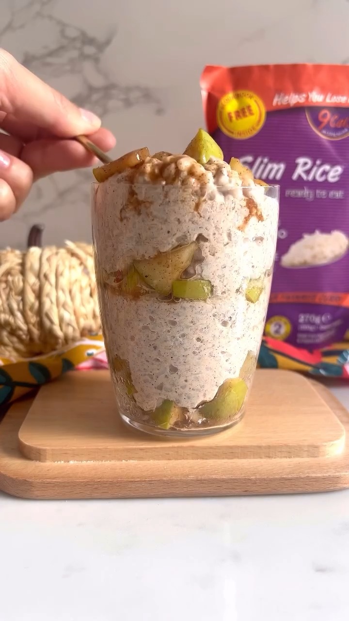 Pumpkin Spice Rice Pudding
87 cal - 3g carbs - 6g protein - 4g sugar - 5g fibre - 5g fat
Ingredients:
- 1/2 pack Slim rice
- 3 tbsp Greek yoghurt
- 1 tsp sugar free syrup
- 1 tsp chia seeds
- 1/2 tsp pumpkin spice mix
- Method:
1. Mix the slim rice, Greek yoghurt, sugar free syrup, chia seeds and pumpkin spice mix
2. Leave in the fridge for around an hour
3. Serve in a glass, top with some spiced apples if you like
4. Enjoy
🛍 Shop now ➡️ https://www.slimfoodsonline.com/pinkstuff
#slimfoodsonline #slimpasta #slimrice