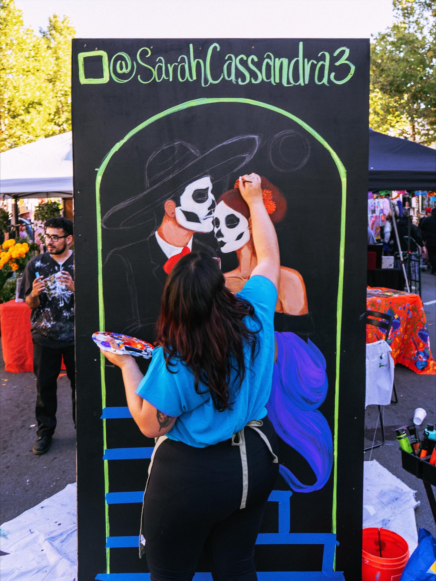 La ofrenda festival 🧡
@la.ofrenda.festival
Beautiful event, and the idea of lovers came to me❤️🔥together till the end, always & forever. Didn’t get to finish but I still love it 🥰
Live painting is such a beautiful and chaotic process for me I’m always learning and growing.. i talked my mouth off that day! So many people coming up and talking. Cool convos and chill people so much community, feel proud to be part of this being raised in Gilroy. My younger self would be so proud I swear 🥹🤎
Artist I painted with that day soo fucken talented and genuine 🔥
@santiagomorreno
@rage.byeli
@martisilent
Assistants 💗:
@enrique.retana
@rosaryg1
@perlale.24
Took a while to post, I struggle with how I view myself. And social media doesn’t help, always having to post. Trying to feel comfortable in my own skin so publicly is hard, most days I don’t pay any attention to it (pretend it doesn’t bother me) but some I just want to delete everything and hide from the world. Feelings of im not good enough rise to the surface and I start sinking with my overthinking. It’s fucken consuming, pero mi corazón never stops! It has me floating with ambition, passion, y amor.
I find it easier to speak about these things that bother me instead of acting it’s okay…
Too real maybe, pero the thing is I can’t pretend anymore.
Stay positive, y be kind 🎨🫶🏽
#laofrendafestival #gilroy #diadelosmuertos #livepainting #artist #latina #mexicana #painting