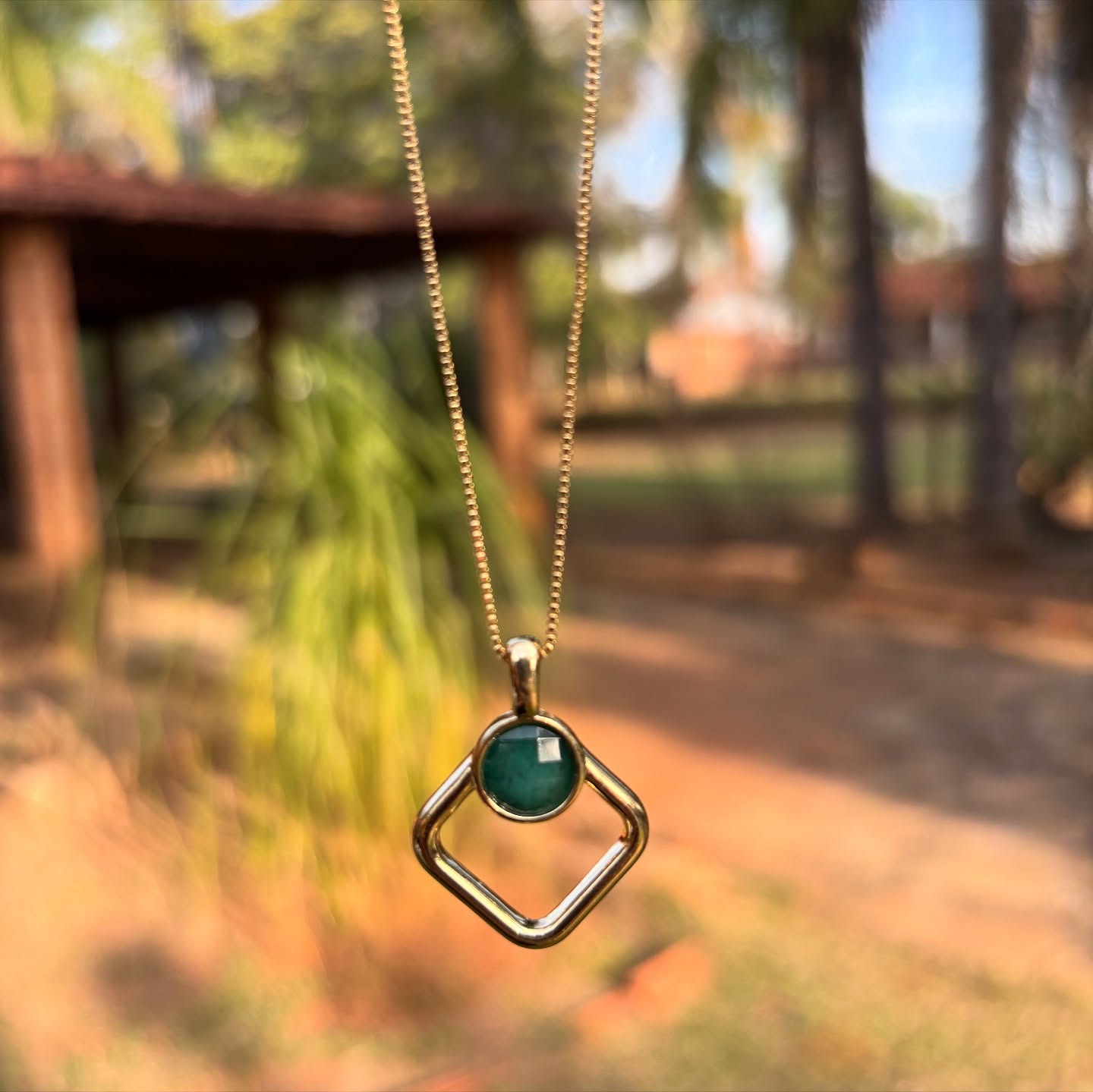 💎✨ Elegância que vem da natureza.
O verde intenso da Esmeralda simboliza equilíbrio, amor e prosperidade — e deixa qualquer look mais sofisticado sem esforço. 💚
Um conjunto que combina com você, que ama brilhar com leveza e estilo.
📿 Conjunto em Esmeralda natural, banhado a ouro, com design moderno e atemporal.
👉 Clique no link da bio e garanta o seu antes que acabe!
#TurmalinaAcessórios #SemijoiasDeLuxo #PedrasNaturais #Esmeralda #EstiloComPropósito #LookElegante #AcessóriosFemininos #BelezaNatural #AutoestimaEmAlta #TurmalinaLovers