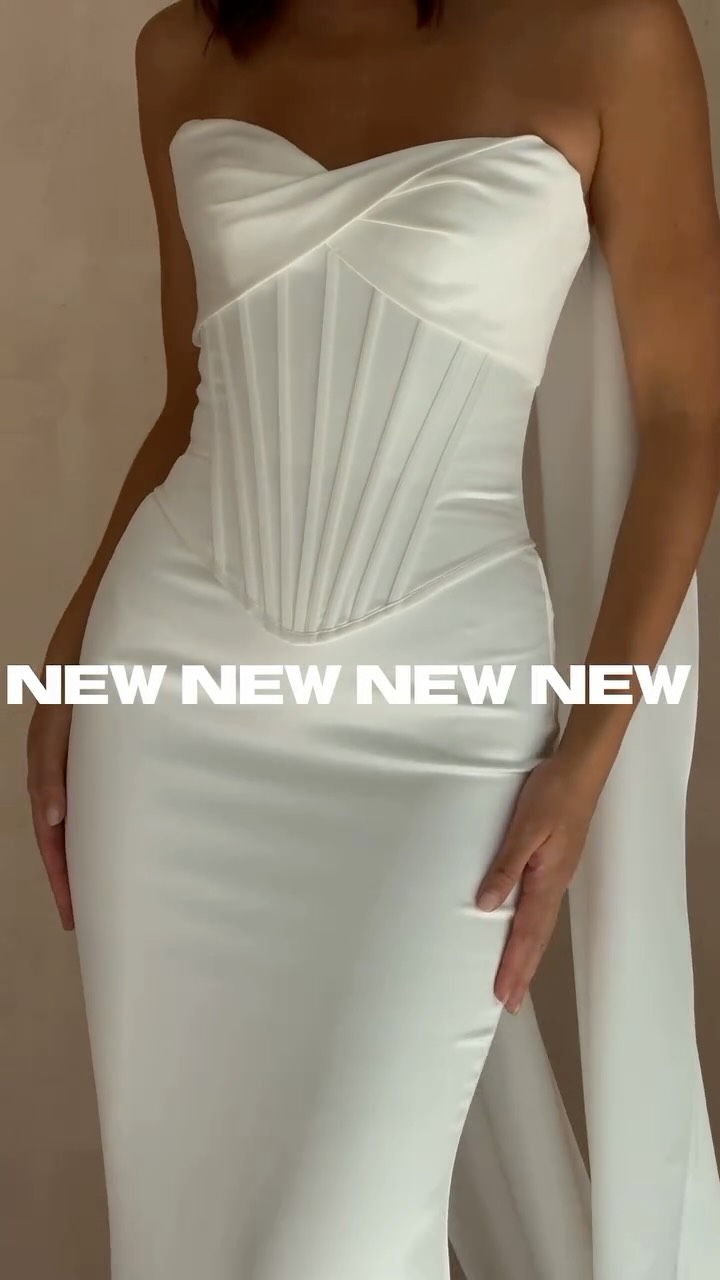 Fall in LOVE at Wild Flora with the NEW dresses coming in store @madewithlovebridal
Collection available to see at the trunk show shortly… Have you booked your appointment and added these to your try list??
#mwl #bridalinspo #modernbridal