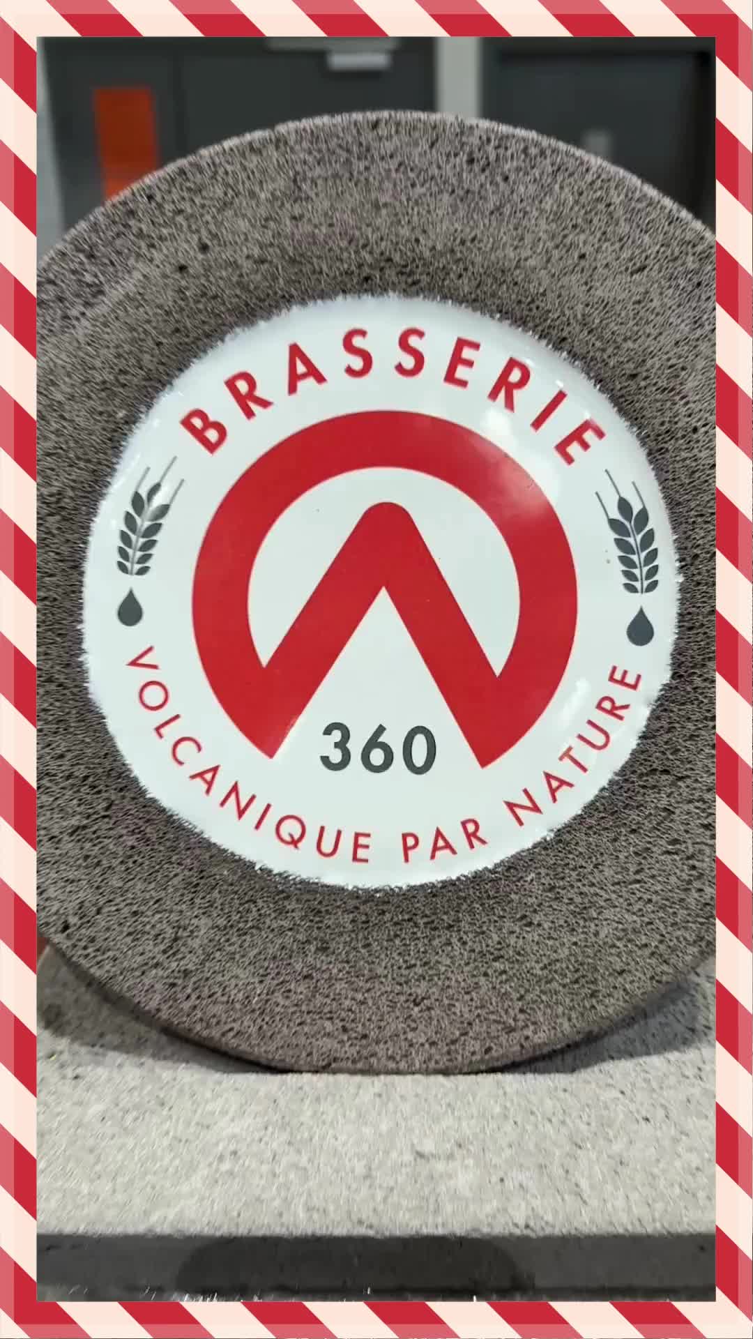 🎄✨ Les fêtes approchent à grands pas !
À la Brasserie 360, on a imaginé des paniers et coffrets de Noël pleins de saveurs locales, de belles bouteilles et de petites douceurs à partager 🎁🍺
Des idées cadeaux 100% gourmandes, à offrir ou à s’offrir — parce que les bons moments commencent souvent autour d’un verre et d’un sourire 😋
👉 Disponibles dès maintenant à la Brasserie !
#Noel360 #Brasserie360 #CadeauxGourmands #CoffretsDeNoel #PaniersLocaux #BieresArtisanales