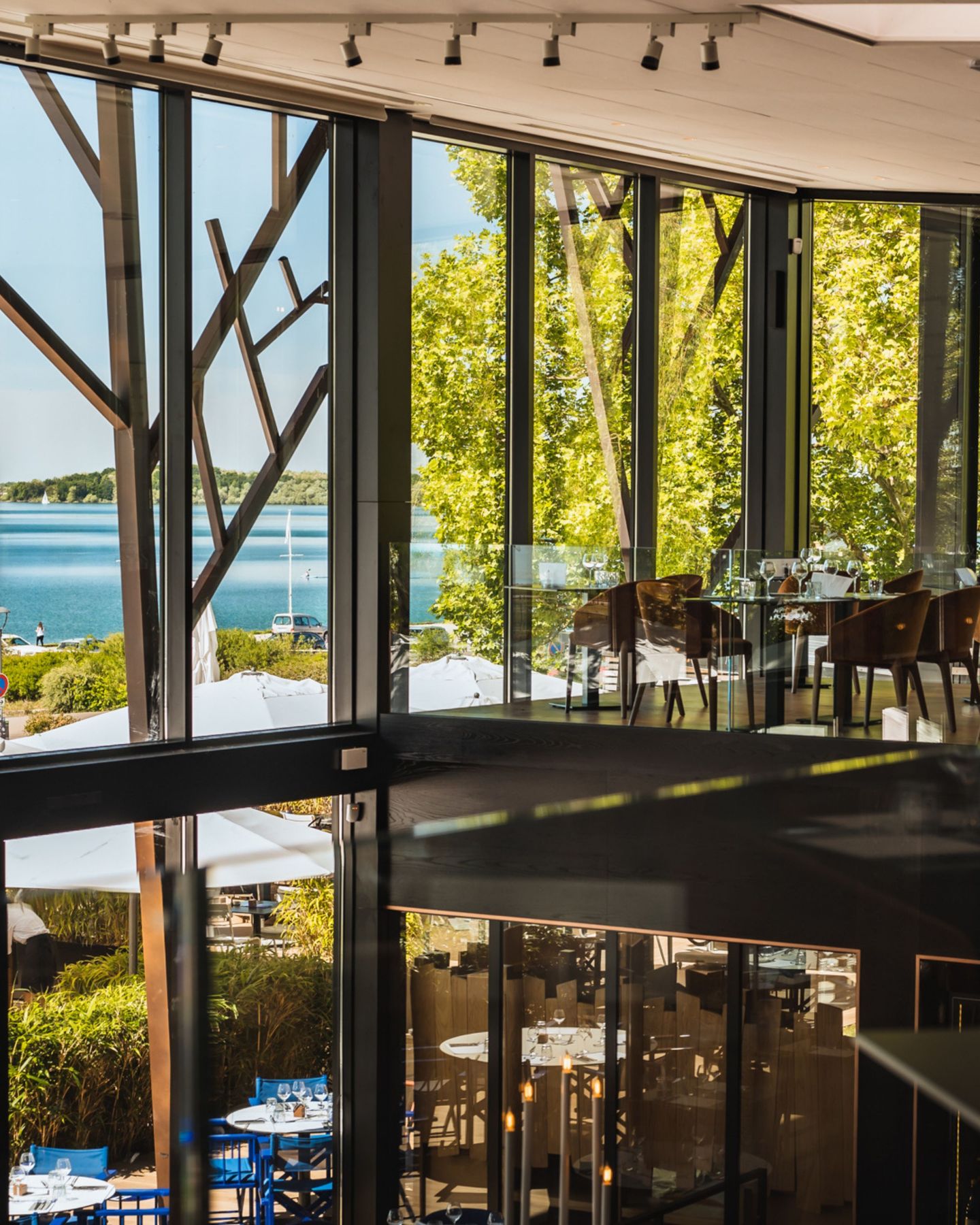 Profitez de l'inégalable vue sur la lac de la forêt d'Orient, même de l'intérieur grâce à notre étage et à nos nids suspendus 🌟
Rejoignez nous pour en profiter !