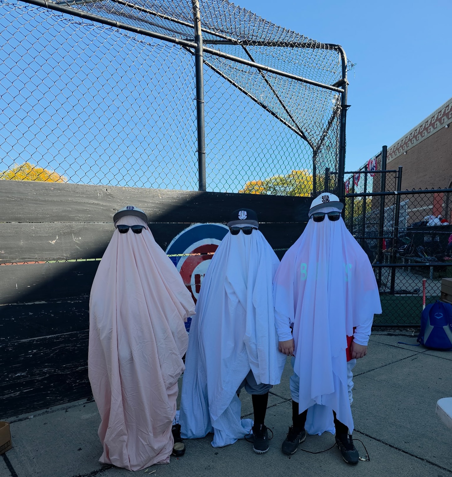 🎃👻💀HAPPY HALLOWEEN FROM UW! 🎃👻💀
If you’re trick or treating in the neighborhood, stop by UW HQ for candy! Be safe and have fun!