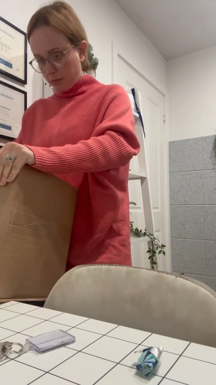 Shifting Gears â Gently.
Monday isnât about hitting top speed straight away; itâs about finding the gear that gets you moving.
If Friday you parked in neutral and Sunday you were coasting, Monday is just⌠easing your foot back onto the pedal. Slowly. Kindly.
Remember consistency beats intensity!
So today, instead of trying to smash the week, try this:
𪴠Do one small thing that moves you forward.
đ Notice the urge to rush or criticise, and choose kindness instead.
đśââď¸ Focus on direction, not speed.
Progress starts with presence.
đĄ Mini Prompt:
âIf I were acting like the kind of person I want to be this week, whatâs one small thing Iâd do today?â
#MindfulMonday #ValuesInAction #BehaviourChange #JamesClearHabits #ACTTherapy #SmallStepsBigChange #TherapistThoughts #PsychologyInPractice #MotivationMonday #KindnessOverPerfection