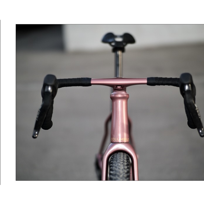 More light…
Many thanks to @schmolkecarbon for the special made seattube and the nice parts. They look great on the bike!