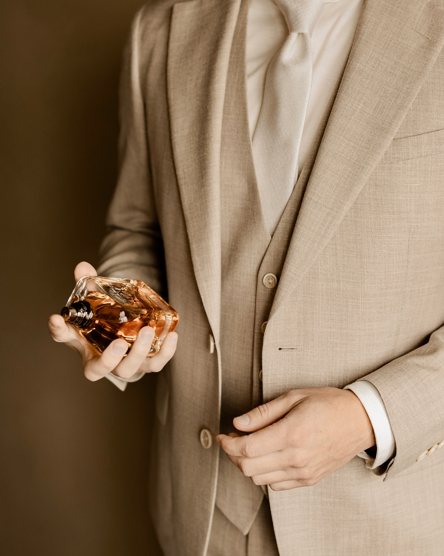 Even een ander perspectief: de ochtend van de bruidegom. In alle rust voordat de dag begint. 🖤