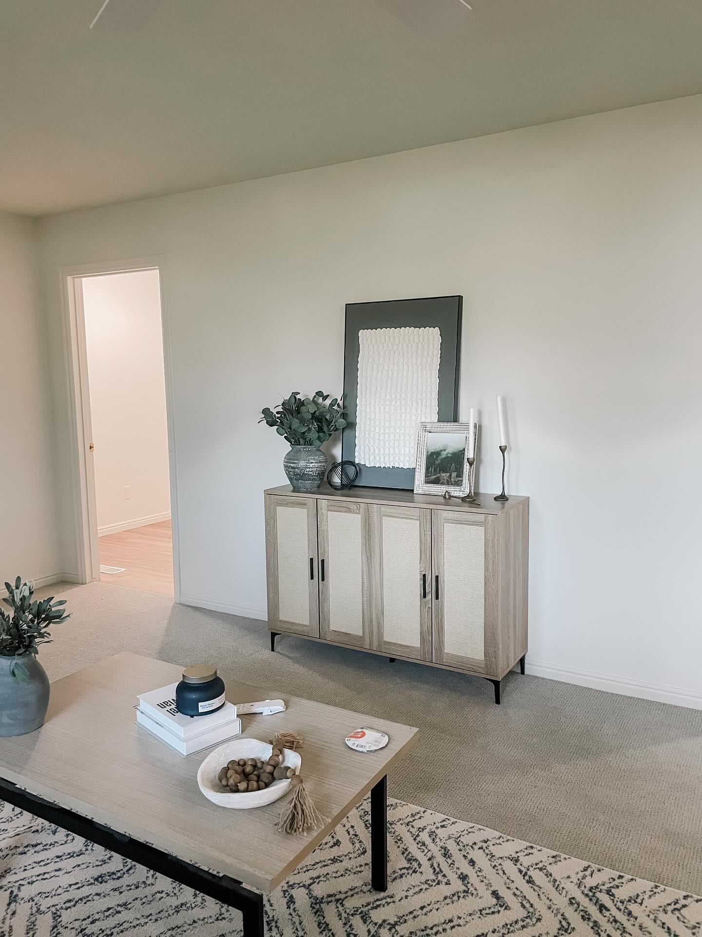 Some before and afters of one of my stages! I loved working on this split level home. It has some amazing details that make it feel like home and not cookie cutter. Staging makes a difference and lets buyers see the potential of a home.
•
•
•
•
•
#homestager #northernutah #utahrealestate