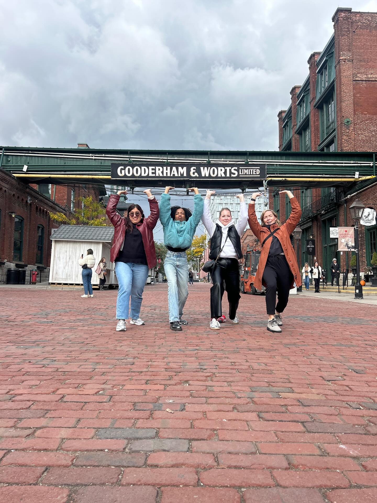 Teamwork, creativity, and a little friendly chaos - thats’s how we do it at Conundrum Adventures! From dramatic poses to hilarious photo challenges, our teams took on the Distillery District with style and strategy! Looking for a corporate event that actually brings people together? #teambuilding #corporatefun