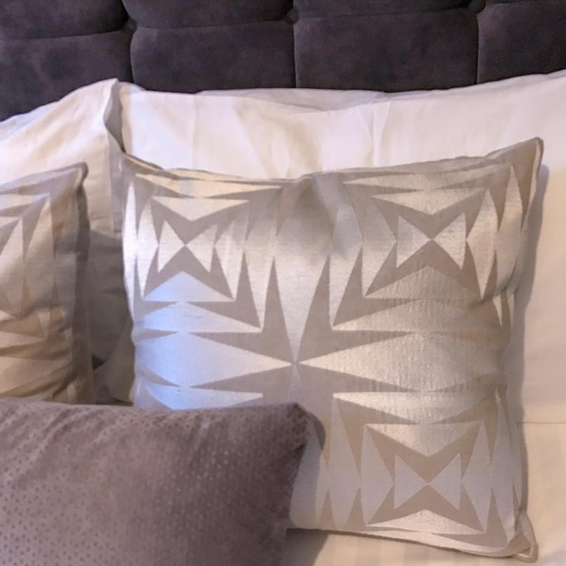 I've got a very full diary in the run up to Christmas and I'm already taking bookings as far ahead as June next year! Times are incredibly tough for small businesses so it's lovely to be busy. I appreciate every single one of you who supports me 💖