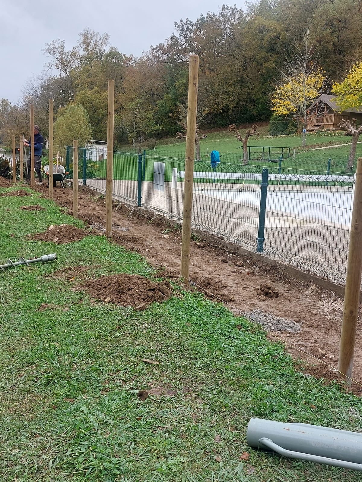 We zijn volop bezig met de werken aan ons zwembad om het nog aangenamer te maken voor komend seizoen. 🥰🧡
We kunnen niet wachten om jullie straks weer te zien genieten in de zon, met de voeten in het water en een glimlach op het gezicht. 🌻