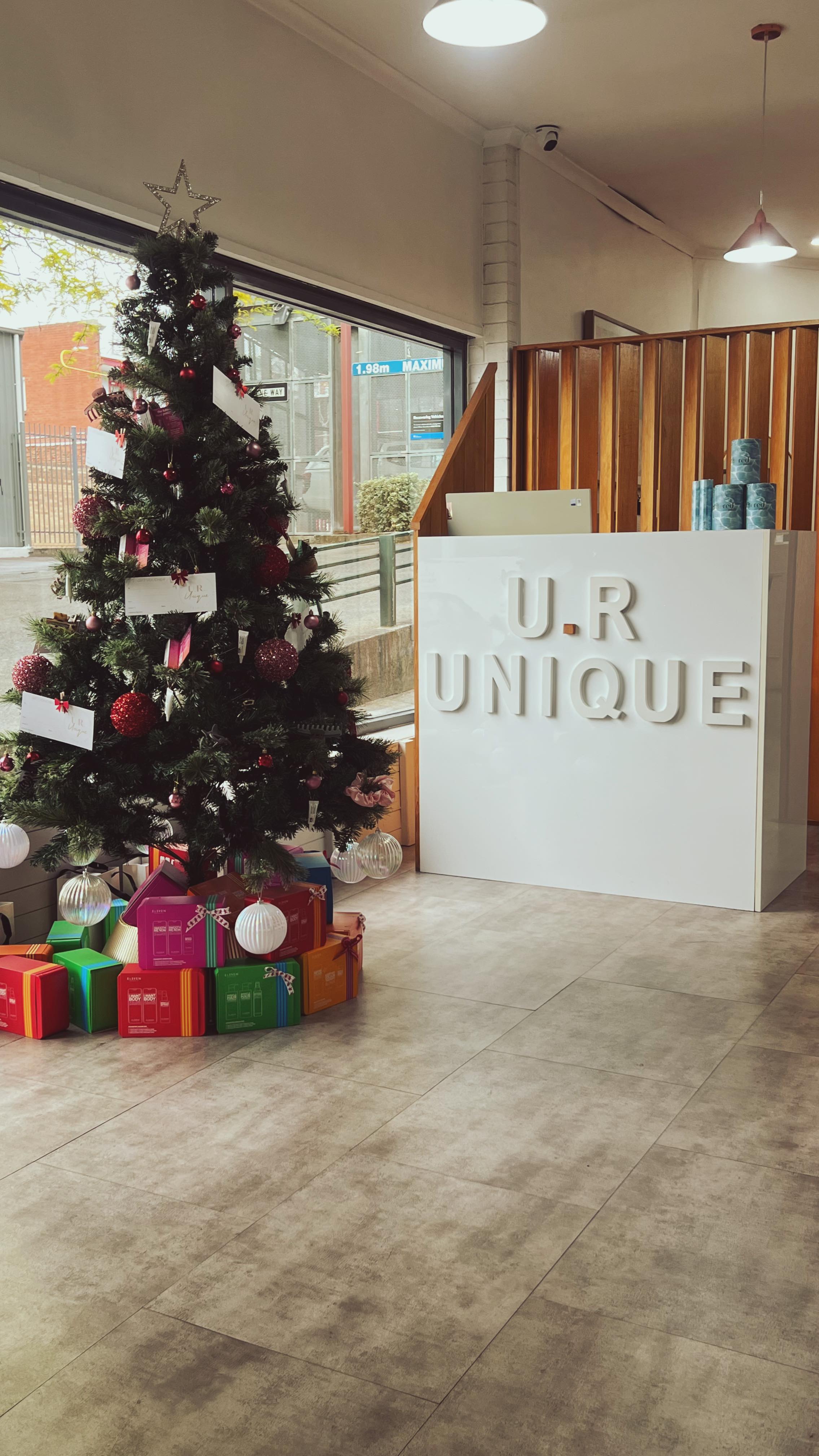 Stuck on ideas for Christmas gifts? At U.R.unique we have many options! Whether it be a gift or a stocking stuffer we have you covered 🎄
• Gift Vouchers
• Eleven Australia product packs
• Pravana product packs
• Filtered Beauty Filters & Bath Tablets
• K18 product packs
• Brushes
• Claw clips & Scruniches
#launcestonhairdresser #launceston #launcestontasmania