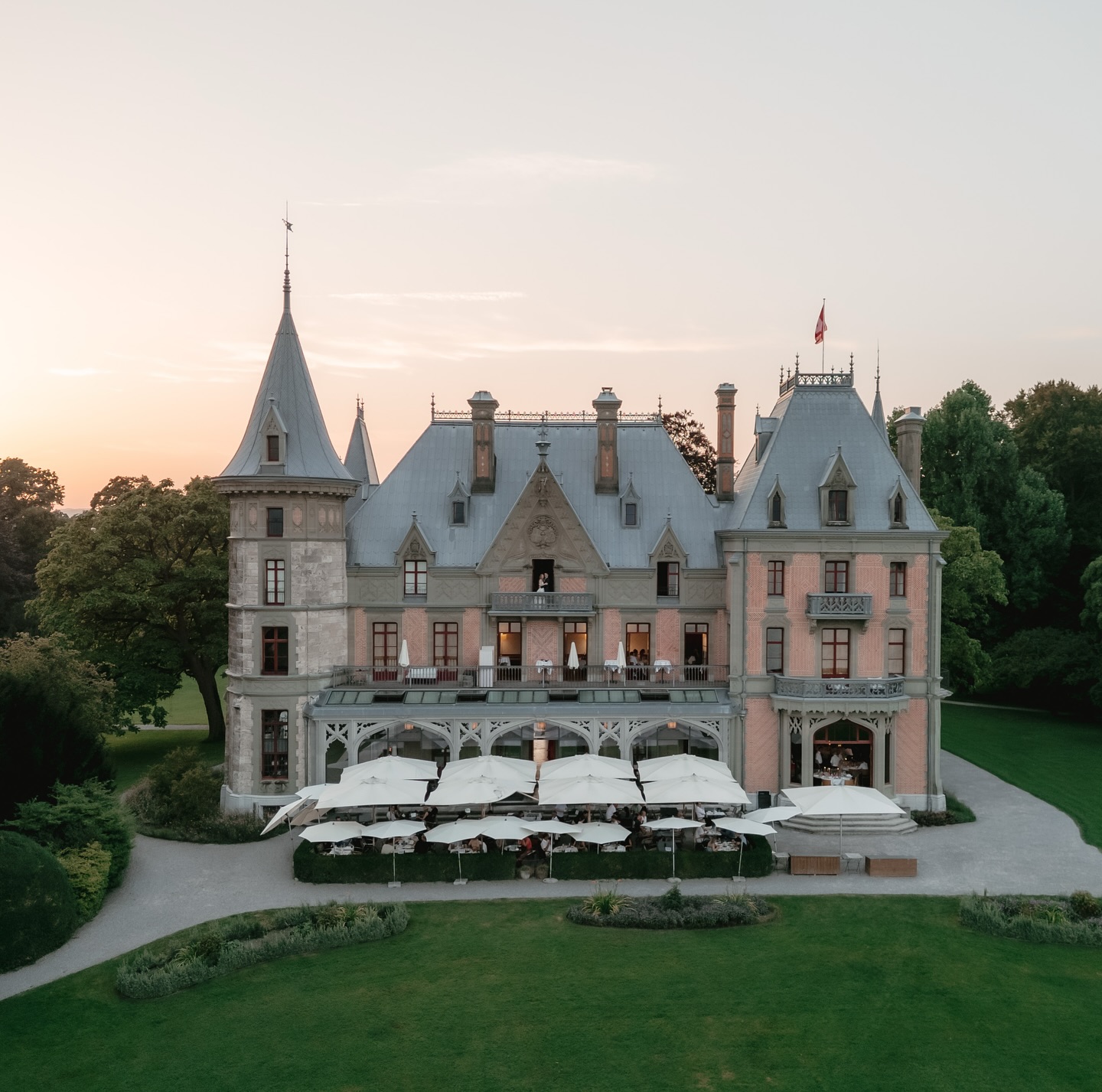 If a fairy-tale wedding exists, it must be in Switzerland.
@schloss_schadau , one of the most breathtaking places to say I do.
C+S
Venue: @schloss_schadau
Flowers: @bluetenglanz_thun
Dj: @dj_dubi
Dress: @dianelegrandofficial
Necklace: @friedenswissjewellers
Suit: @rooksandrocks
Shoes: @dugdalebrosandco
#schlossschadau #schadaucastle #weddinginthun #thun