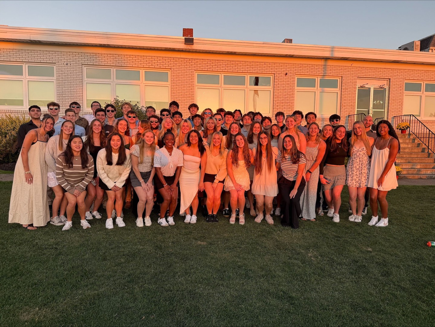 We were thrilled to welcome the entire St. Bonaventure Swim and Dive team to Bartlett Country Club for a wonderful dinner recently. The spirit and enthusiasm of these student-athletes were truly inspiring! It was a genuine pleasure to welcome them and capture this amazing team picture on our beautiful patio. Go Bonnies! 🤎🤍
@bonniesswimdive