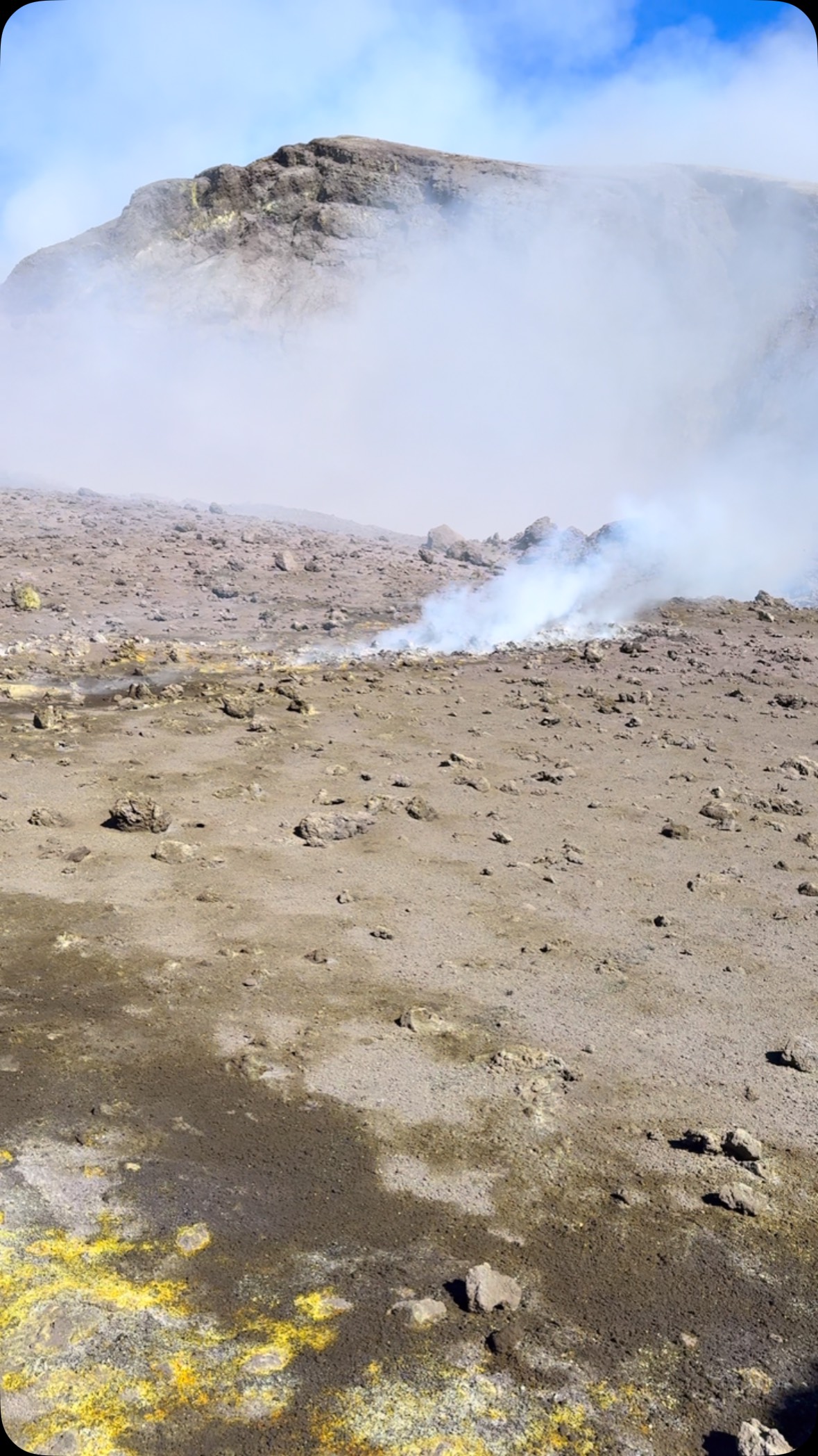 #Etna, dove tutto svanisce ❤️🌋
#sicily #sicilia #volcanoes #guidevulcanologichesicilia #etnative