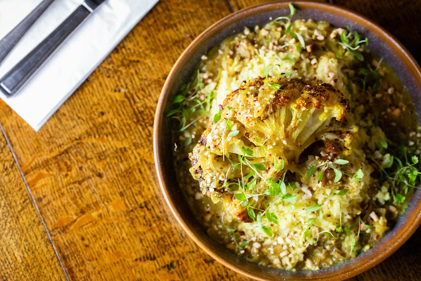 WOODFIRED CAULIFLOWER 🔥
A staple since we started, this Sri Lankan inspired cauliflower is full of flavour, Smokey with sweet honey and coconut curry bringing it all together 👏🏻🥇