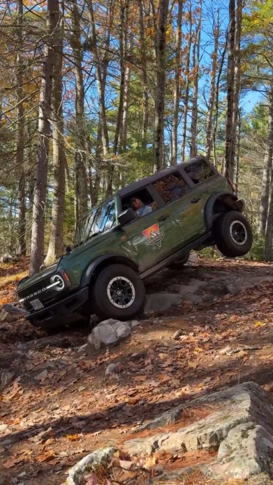 Wishing all a fun and adventurous weekend ahead! π²π³π I can't say enough about @broncooffroadeo !!! Here's one of the skills I learned last weekend! Thanks to @lbentley_70 for the great company and camera footage!
#getoutandplay #NHoutdoors #newhampshire #adventuretime #sisters #gunstockmountain #bronconation #bronco #broncooffroadeo