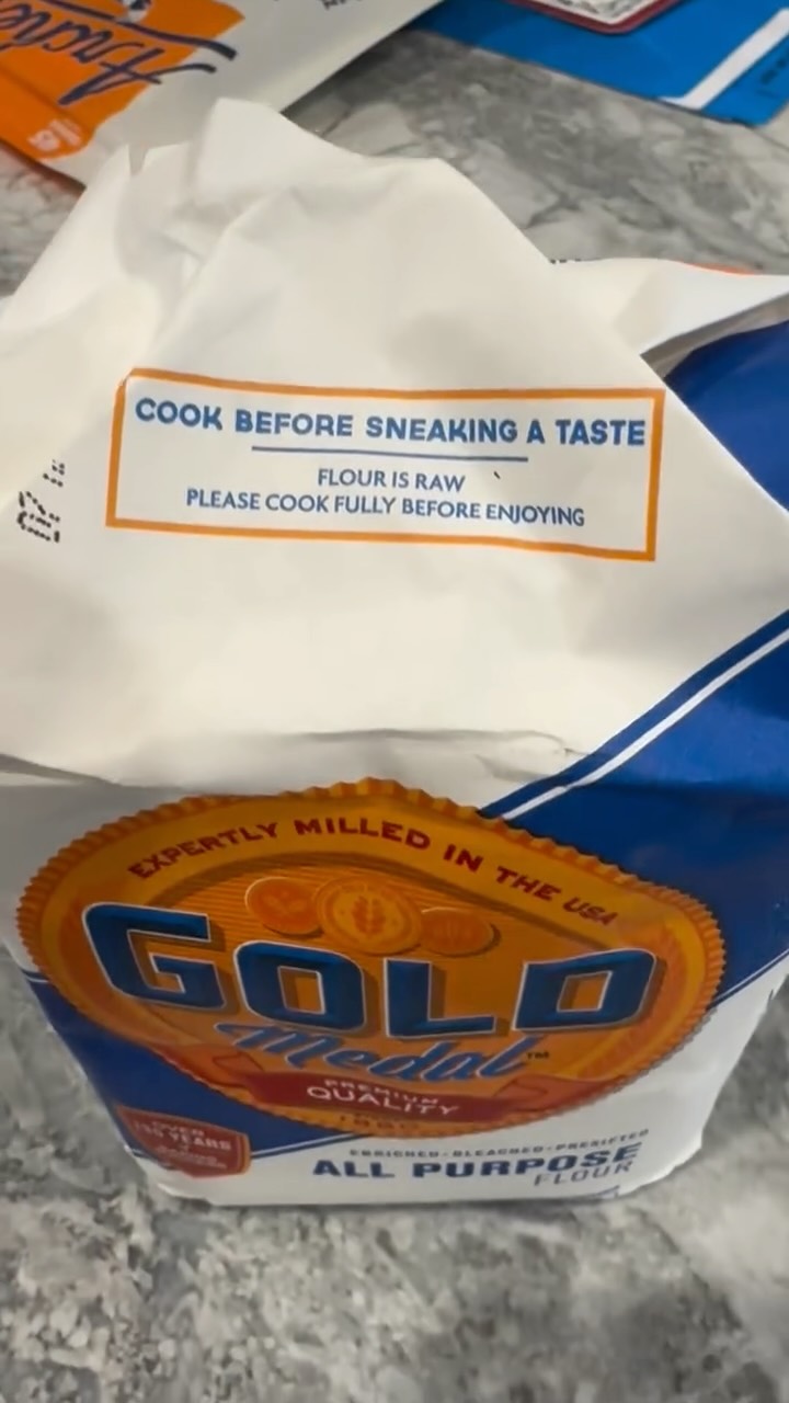 I’ve been telling people for years that the real reason eating raw cookie dough is potentially dangerous is raw flour, not raw eggs (and I usually get bewildered looks) Think about it— people eat raw eggs often— sunny side up, mixed into a delicious beef tartare, soft boiled, etc. Always be careful with raw foods, but just a little, “in case you didn’t know”
.
.
#fyi #eggs #food #cooking #baking #inthekitchen #foodsafety