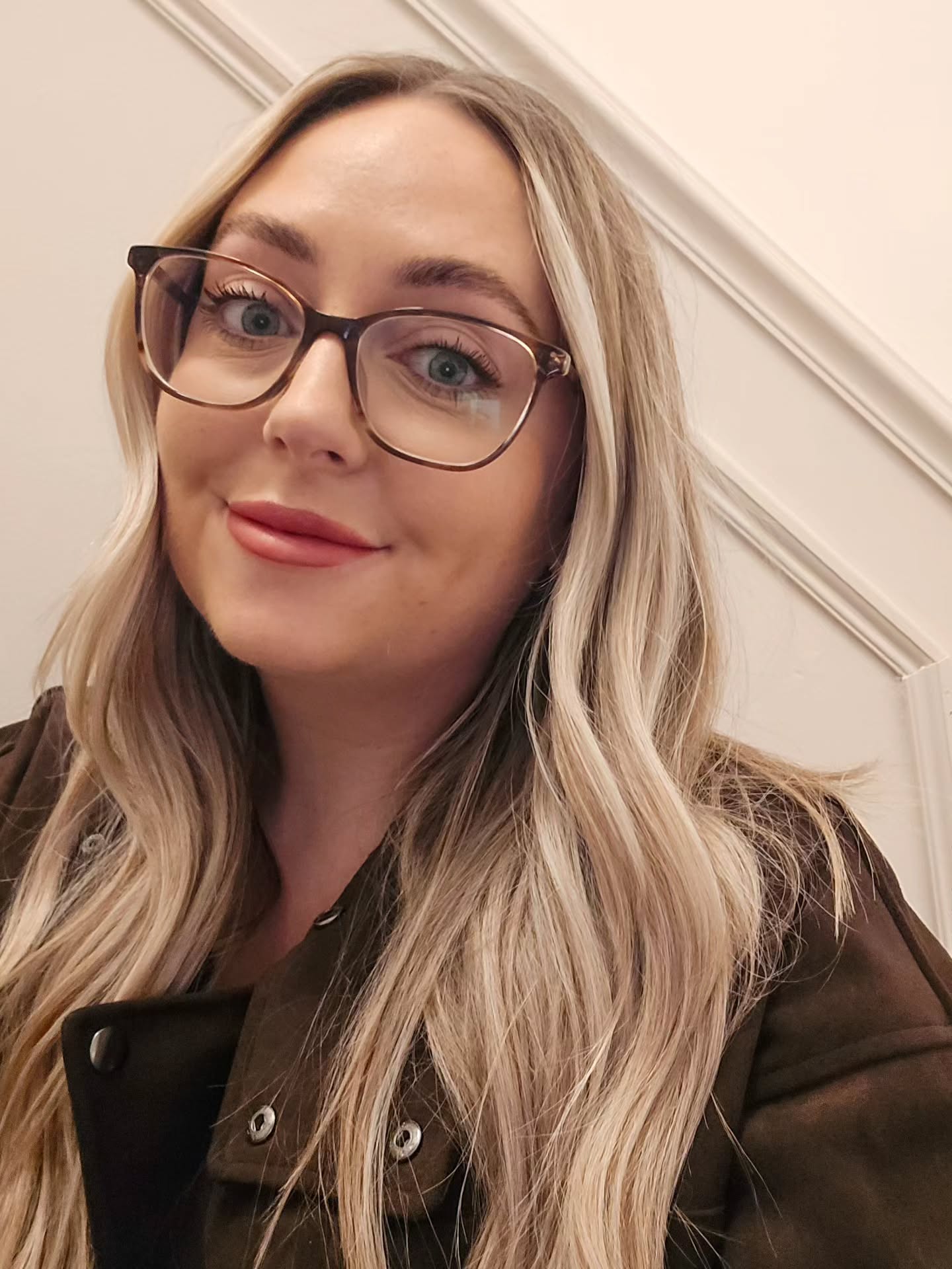 Octobers Photo Dump 🍁🍂.
It's been a month of tortie nails, pumpkin picking, post pregnancy cocktails, THAT candlestick holder & celebrating new salons & new beginnings 💙✨️.