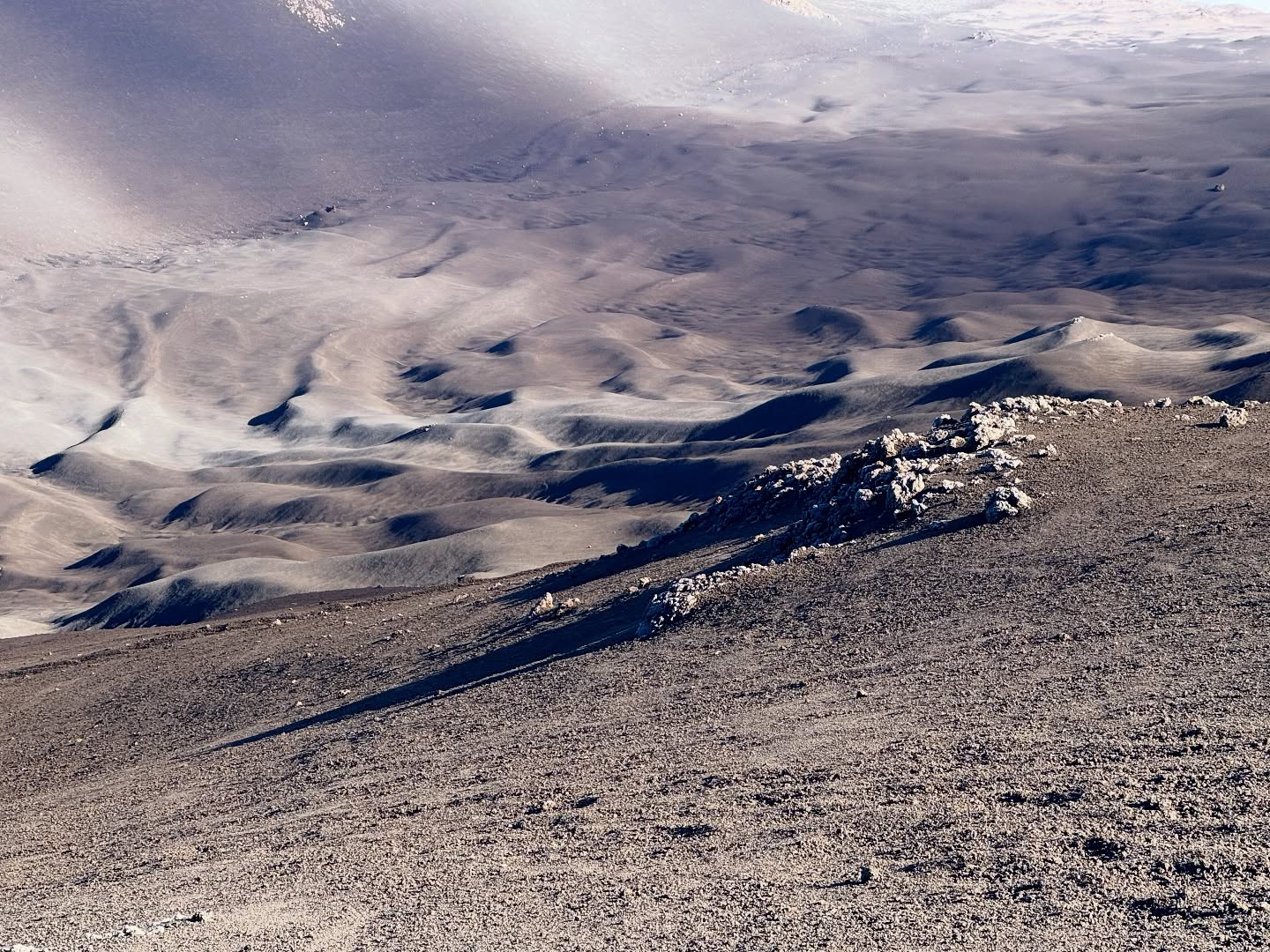 La bellezza nei dettagli, nella geometria celata, nell’unicità di ogni momento, nel suo essere effimero ma generatore di immutabili emozioni.
#Etna #sicily #volcanoes #sicilia