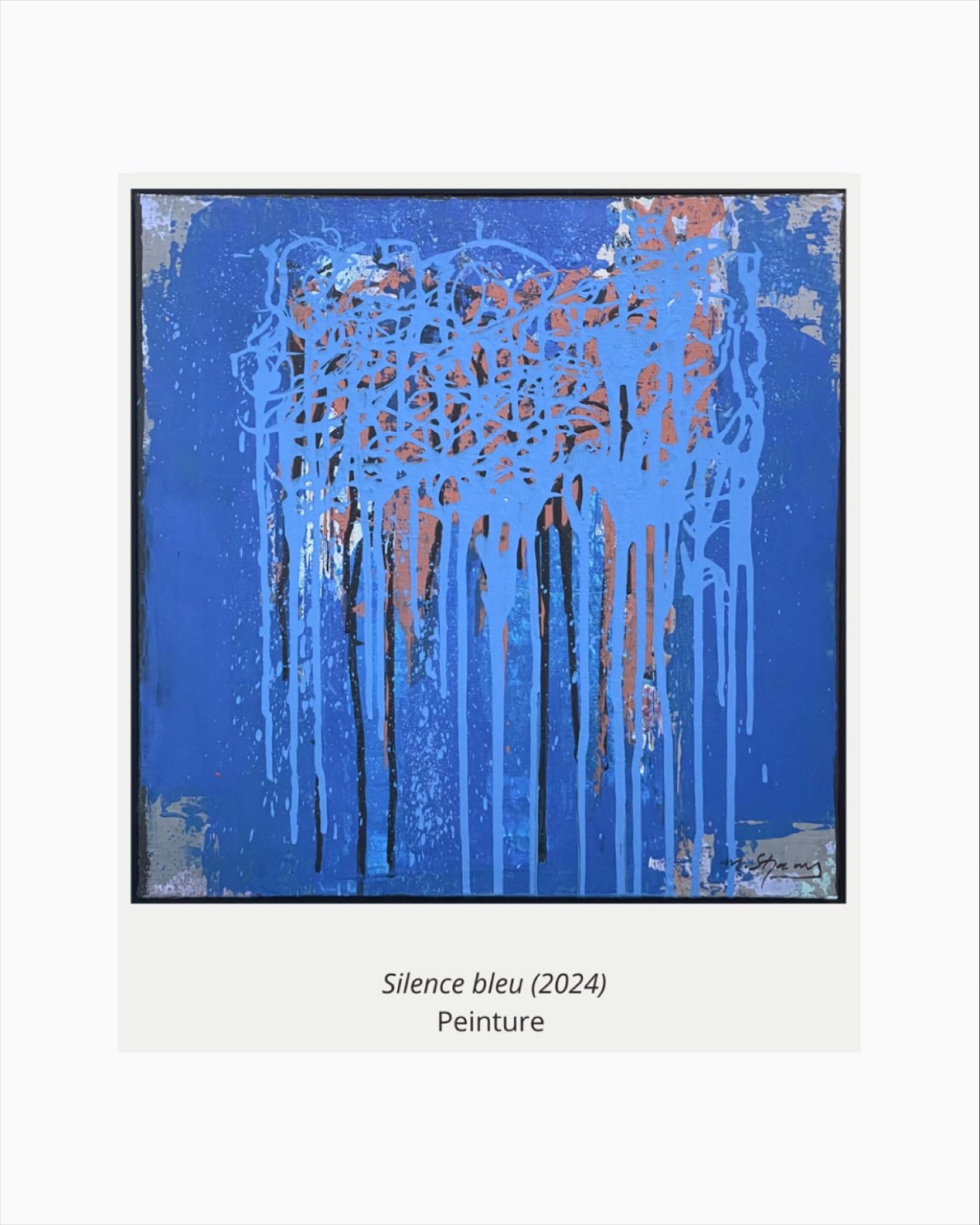 Exposée à la @fondationtaylor
Silence bleu se construit autour d’un monochrome vibrant, structuré par des superpositions de couches et des coulures répétées. Le bleu, central dans l’histoire de l’art — de Klein à Richter — devient ici atmosphère mentale. Le silence n’est pas absence, mais profondeur : celle des mots qui n’ont pas besoin d’être dits, des souvenirs qui ne demandent qu’à flotter. L’œuvre évoque une écriture gelée, suspendue, et résonne avec des recherches contemporaines sur la peinture comme espace de méditation.
#artistecontemporaine #artsper#bamgallery31 #artprice #maryamshams_artiste#artisteoninstagram
