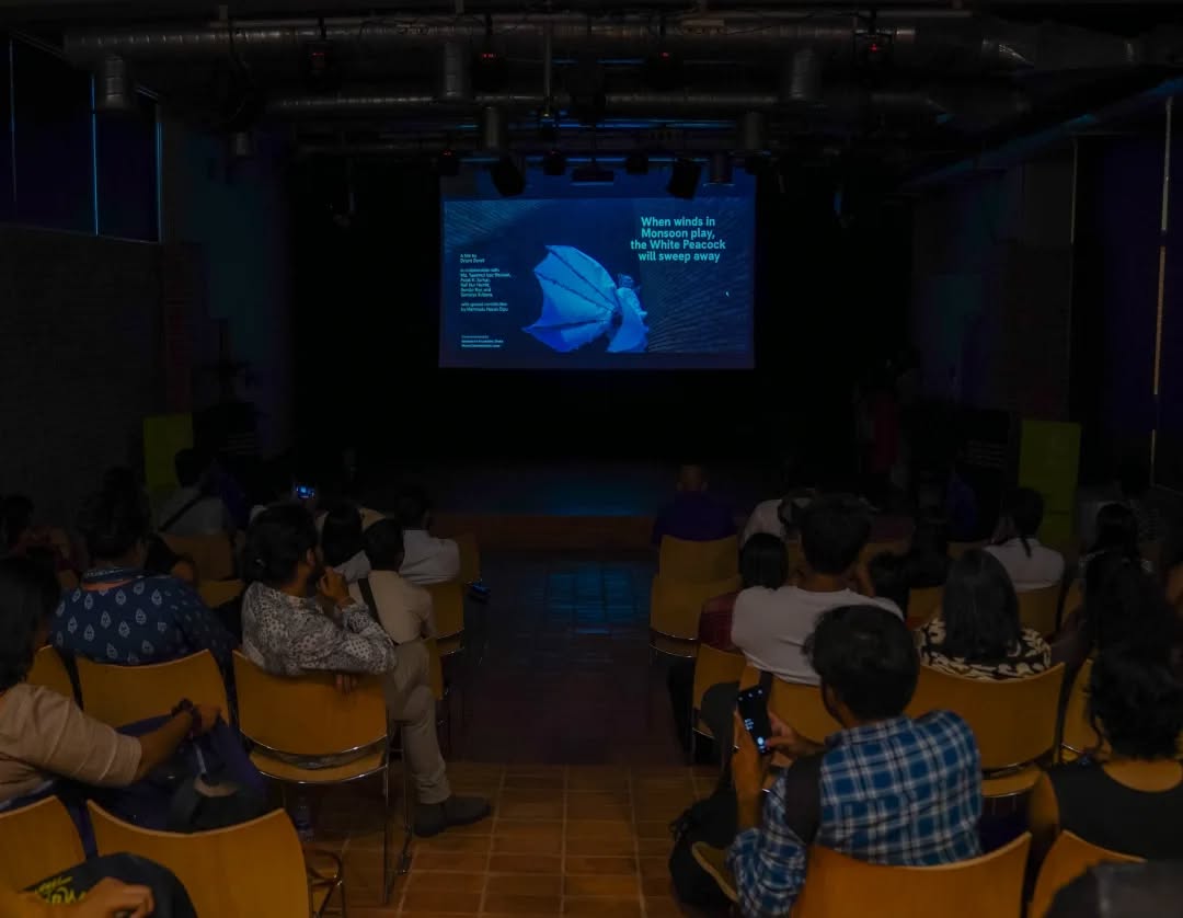 The Samdani Art Foundation is happy to share the successful premiere of Driant Zeneli’s new opera film, When Winds in Monsoon Play, the White Peacock Will Sweep Away (2025), in Bangladesh at the Goethe-Institut, Dhaka. The screening was followed by a discussion session between the artists and curators. The film unfolds as an allegorical fable featuring a white peacock who falls in love with his own tear.
When Winds in Monsoon Play, the White Peacock Will Sweep Away is part of The Six Seasons of the White Peacock, a poetic and collaborative journey between Bangladesh and Italy, created by Driant Zeneli in collaboration with Md. Tasnimul Izaz Bhuiyan (@tasnim.izaz), Pulak K. Sarkar (@pulak_k.sarkar), Rafi Nur Hamid (@rafi_nur), Sondip Roy (@sondip_roy_96), Sumaiya Sultana (@sultanabibii), and with a special contribution from Mahmudul Hasan Dipu (@chill_kid._).
This project brings together the Samdani Art Foundation (Bangladesh), ΕΜΣΤ – National Museum of Contemporary Art, Athens (Greece), the Art House of Adrian Paci and Melisa Paci in Shkodër (Albania), the Civic Museum of Castelbuono (Italy), and the Museo Castromediano with the Region of Puglia, through the Department of Tourism, Culture, Economy, and Territory Valuation (Italy).
Photo credit: @ahaddukhu
@dhakaartsummit
@samdaniartfoundation
@nadiasamdani
@rajeebsamdani
@dhakadiana
@rux_q
@driantzeneli
@emstathens
@goetheinstitut_bangladesh
@swilin_haque
@sazzad1985
@iftekharnoor
#dhakaartsummit #samdaniartfoundation #dhaka #sylhet #art #artwork #DAS #exhibitions #contemporaryart #srihatta #artistresidency #sculpture #SAF