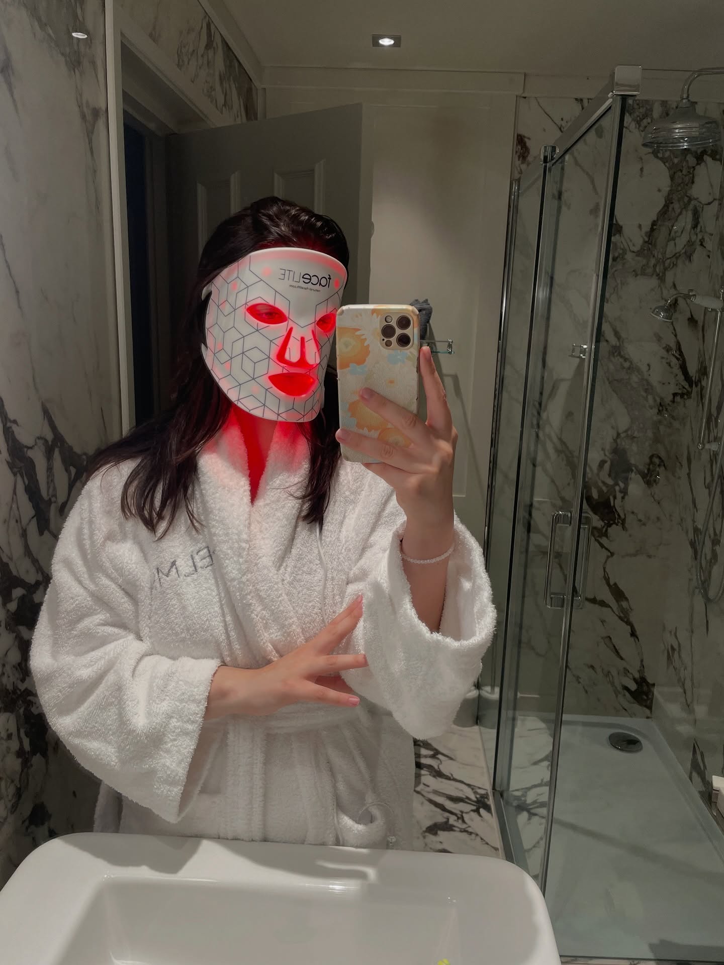 Red & NIR light therapy 💡
I love my @faceliteuk device! It uses two proven wavelengths of light; 633nm (red light) and 830nm (near-infrared light). These are clinically proven wavelengths of light to instantly energise skin cells for a natural revitalising boost to dull, tired, ageing skin. Not only that, it’s brilliant for calming inflammation along with keeping up your results between in clinic treatments. You can purchase VIA the link in my bio & pay later or pay with KLARNA to spread the cost 💡
It only needs to be worn for 10 minutes per day and I like to wear mine while listening to a podcast, with my legs up the wall to boost circulation or a meditation sequence 🧘🏻♀️