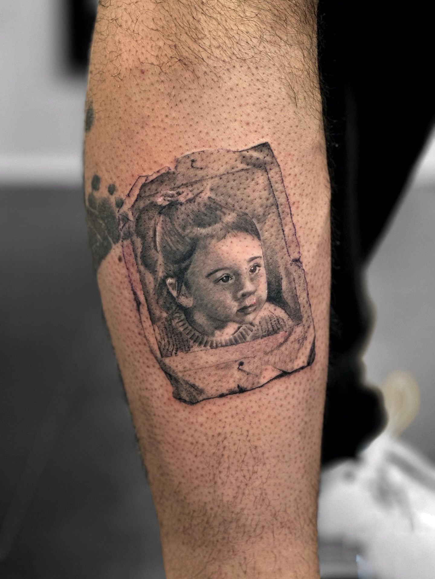Kinder Potrait @mavinci_art #tattoos #realistictattoo #portraitatto
