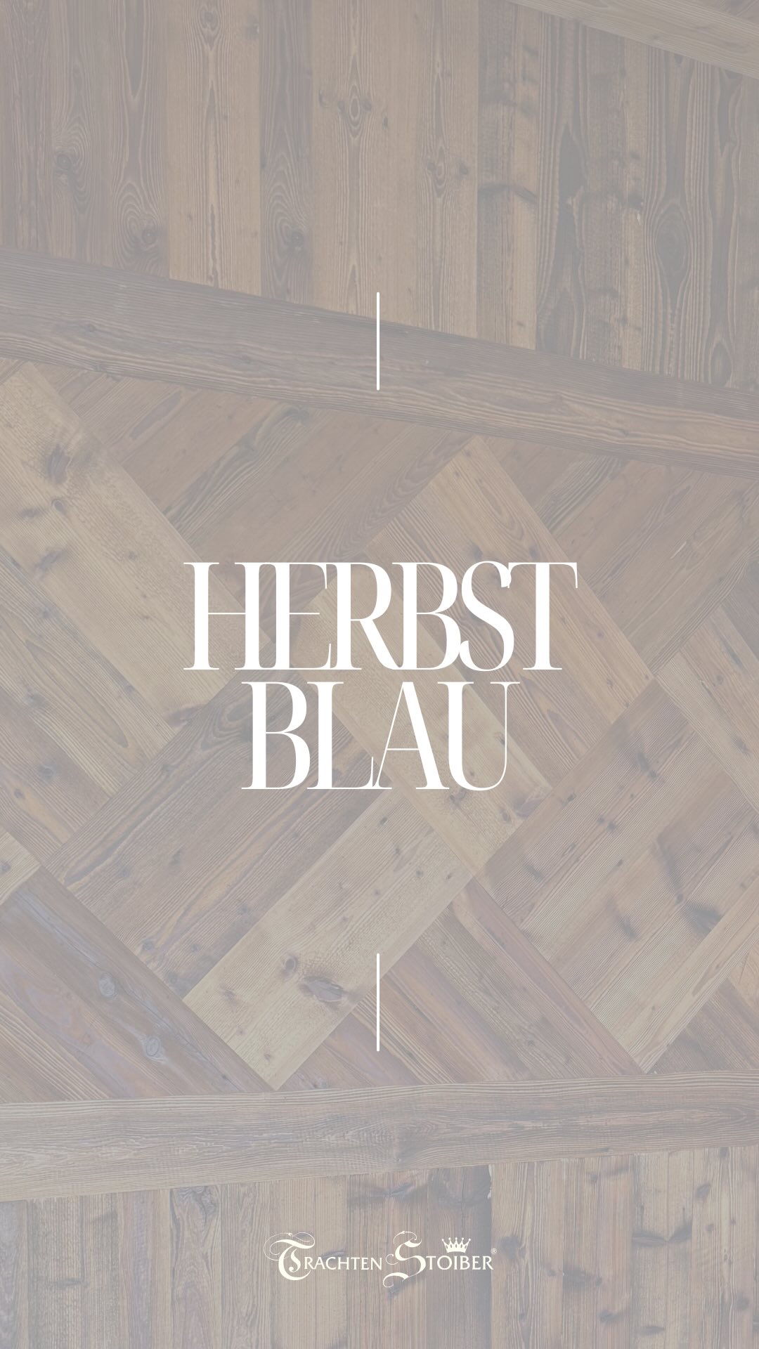 Tür auf für den Herbst
Auch in der kühleren Jahreszeit ist Tracht eine treue Begleitung – stilvoll, zeitlos und wunderbar wandelbar.
Dieses edle blaue Dirndl mit passender Schürze zeigt, wie schön Tradition und Eleganz Hand in Hand gehen. ✨
Mit einem leichten Überwurf wird der Look herbst- und wintertauglich – perfekt für Feste, Familienfeiern oder gemütliche Abende in guter Gesellschaft.