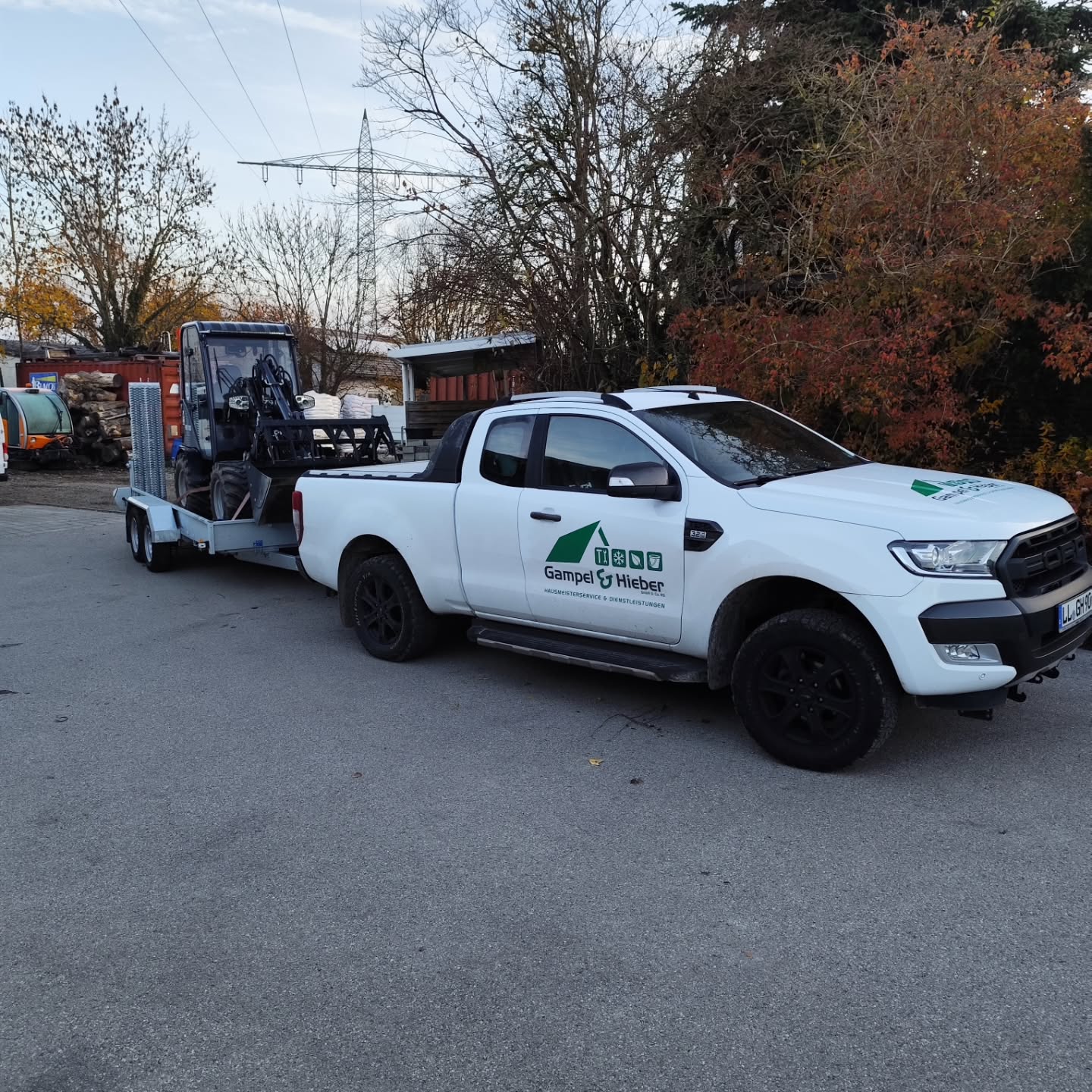 Gestern haben wieder 30 Kubikmeter Grüngut den Besitzer gewechselt. Mit unserem top ausgestatteten Fuhrpark sind wir für alle Situationen gerüstet.
Schnell Effektiv Sauber!
#gampelundhieberhausmeisterservice #grüngut #dagehtwas