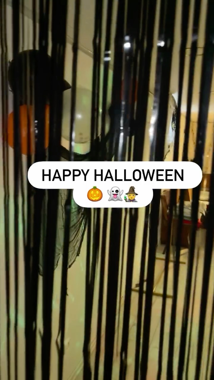 🎃 Happy Halloween everyone! 👻
Heute Nacht: HALLOWEEN SILENT PARTY 🎧🕸️ #Silentparty #funwithfriends #suchablast