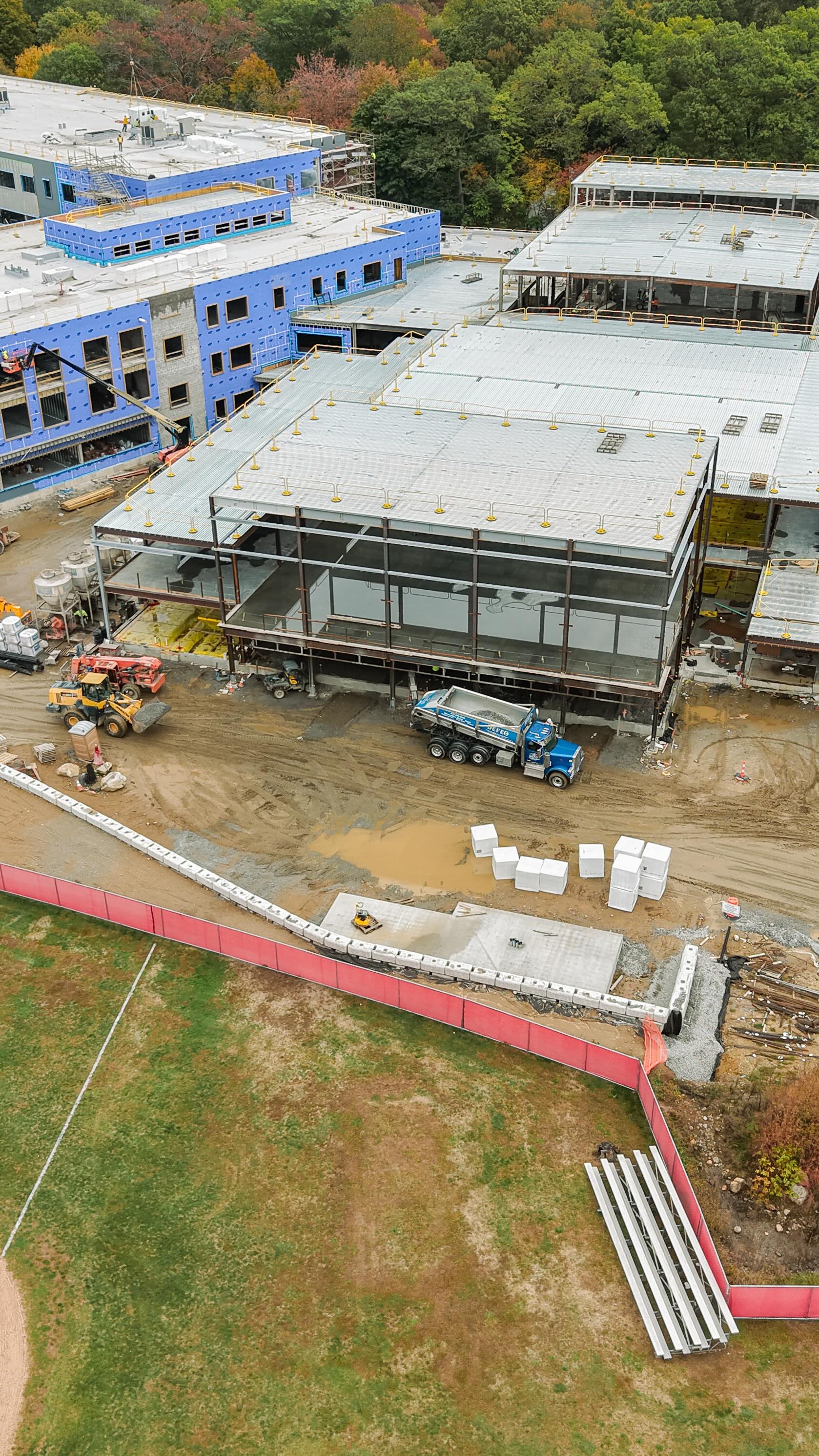 Helping our friends at Gerber Construction get the job done right at Norwalk High School! The #LoadLauncer handled the job with speed and precision, filling in slabs with 3/4” stone.
#LoadLauncher #StoneSpreader #StoneSlinger #Aggregates #StoneSupply #SiteWork #HeavyEquipment #ConstructionInnovation #MaterialDelivery #QuarryLife #crushedstone #peterbilt #589 #shortnose #triaxle #livefloor #CanAmerican #3/4crushedstone #backfill #slabs #construction #norwalk