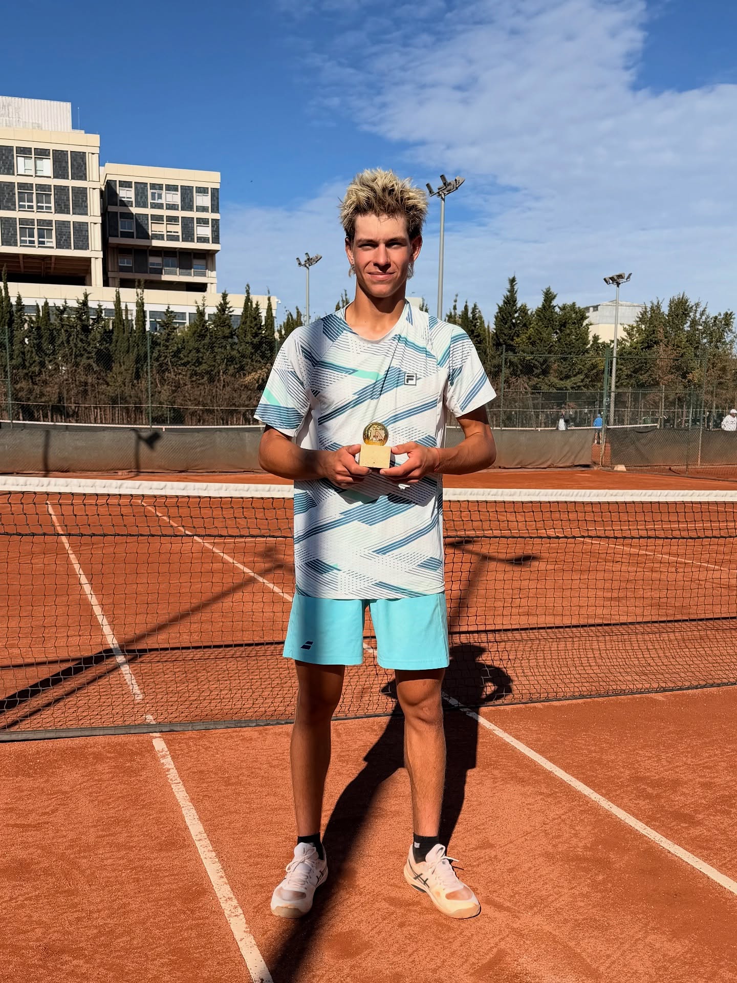 When Daniel joined the academy in January 2020, he was still learning how to find his rhythm on court.
But he believed in himself. Every single day.
With determination, trust, and a strong work ethic, he kept showing up — step by step, never losing faith in his progress.
Today, at just 18, Daniel is the FCT National Tournament Champion 🏆
His journey is the perfect reminder that talent is a gift, hard work is power — but self-belief is essential 💪
Congratulations, Daniel — we’re so proud of you!
#elitetennisacademy
#tennisbarcelona
#tennischamp
#tennistournament
#tennisplayer
#tenniscoaching
#tennisteam
