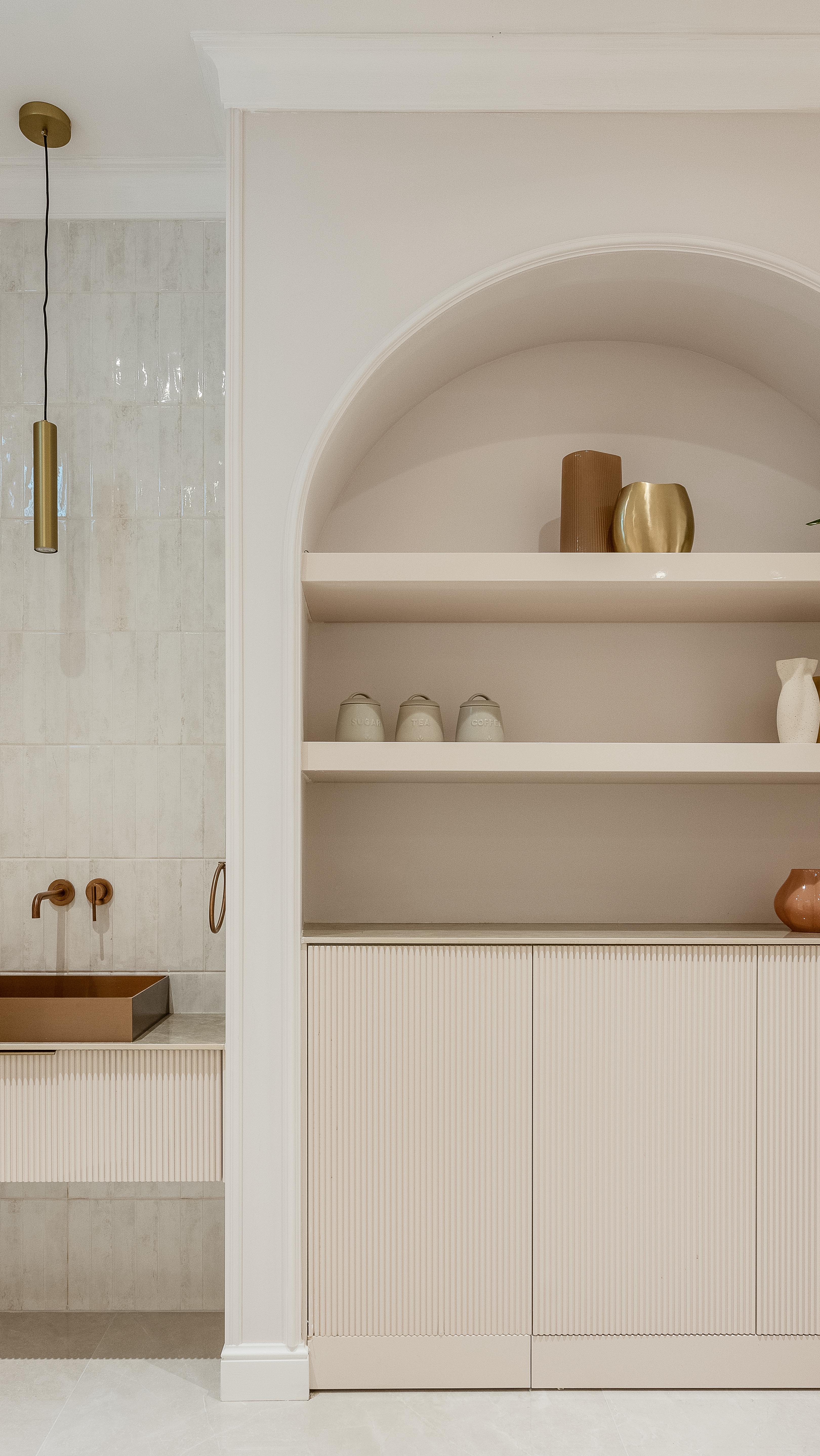 Precision meets craft: the built-in arch, custom framed and finished to anchor the composition with timeless elegance 💫
#mikvaharchitecture #mikvahproject #creativejourney #behinthescenes #blddesign