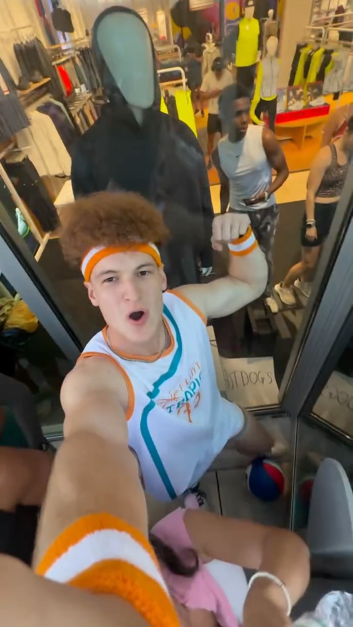 What’s your Halloween costume? 🎃👻🏃🏻♂️ #runclub #running #run #runner #halloween #costume