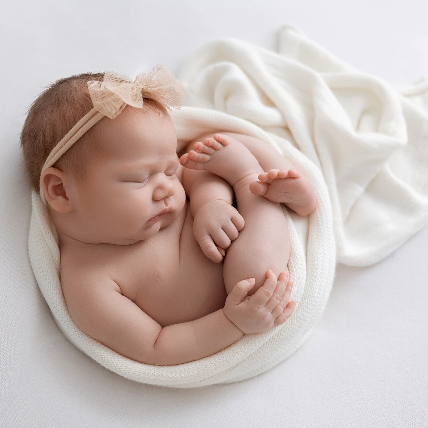 Dear Mamas,
The newborn days are raw and real, but they are also over before you know it. In the middle of the chaos, it can be so hard to stop and take it all in. That’s why photos are SO important. I’m here to capture all the little moments and details that you’ll look back on and miss, so you can come back to it all whenever your heart needs to remember. And trust me, it will.
Yours truly,
A Mama who wishes she’d taken more photos of AND with her own babies xx