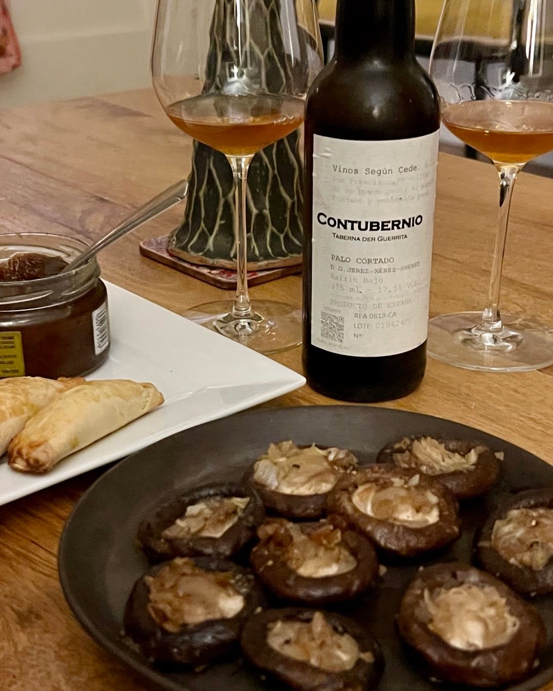 Kicking off International #sherryweek with a rare Palo Cortado I brought home from Jerez paired with pumpkin curry empanadas and sherried shitake mushrooms. @sherrywinesjerez @isherryweek #palocortadosherry