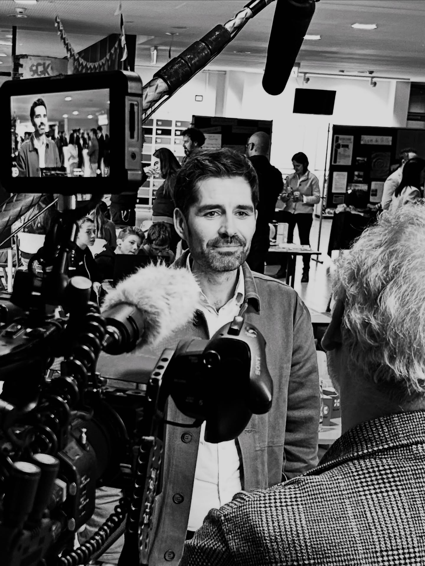 Ein Oktober, der prall gefüllt war mit wunderbaren Begegnungen bereichernder Menschen im ganzen Land. Dankbar und voller positiver Energie weiter in den November. Ich freue mich auf Gespräche in Kitas, Schulen und an vielen Orten mit Dir. Und weiterhin immer zu 100% für starke Kinder durch Bildung im Einsatz.
#oktober #sventeuber #bildung #schule #kita #kindergarten #trier #rlp #trierimlandtag #politik #starkekinder #recap #throwback